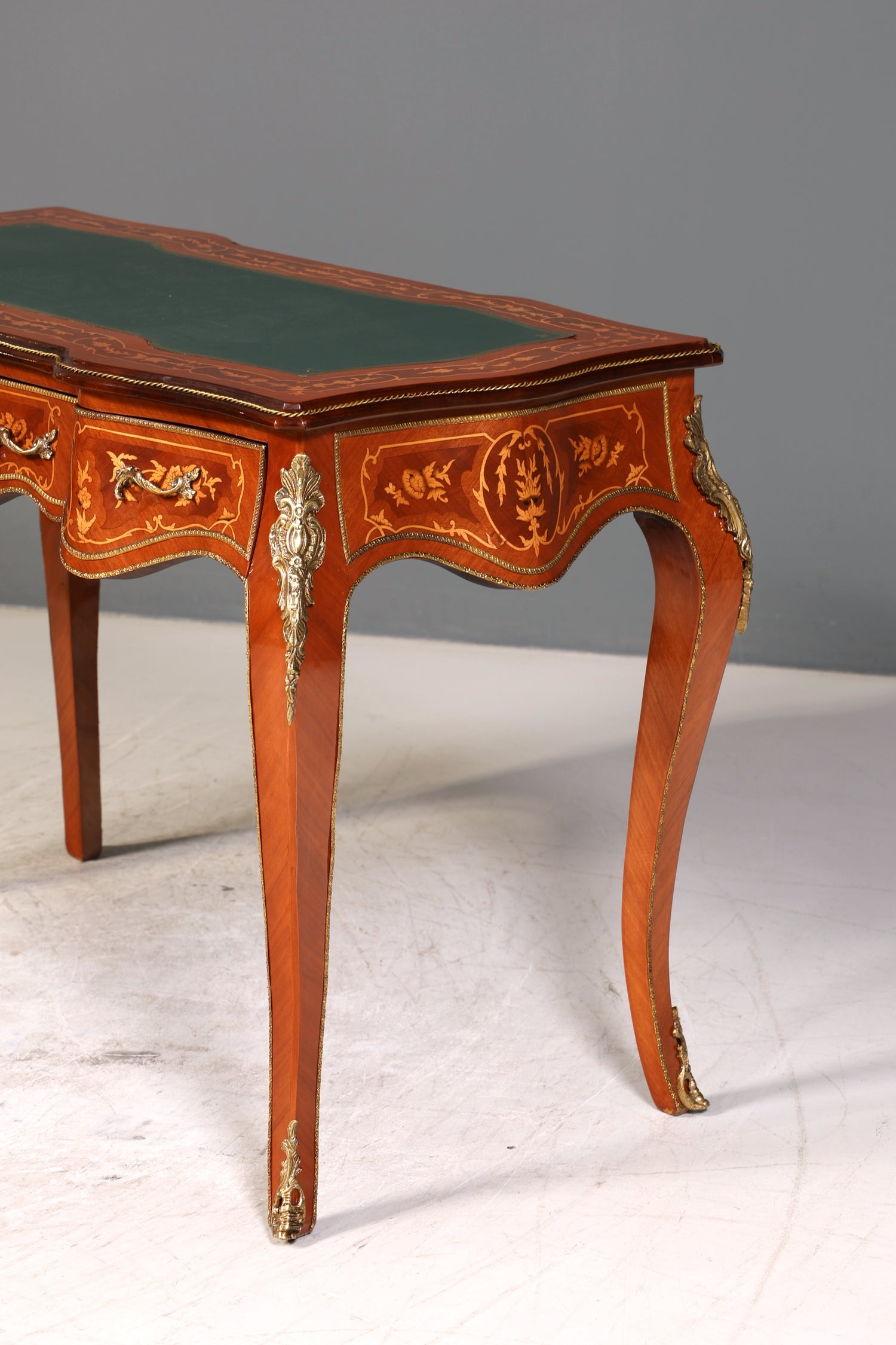 Traumhafter Louis XV Stil Schreibtisch French Desk Antik Barock Stil grün Bürotisch