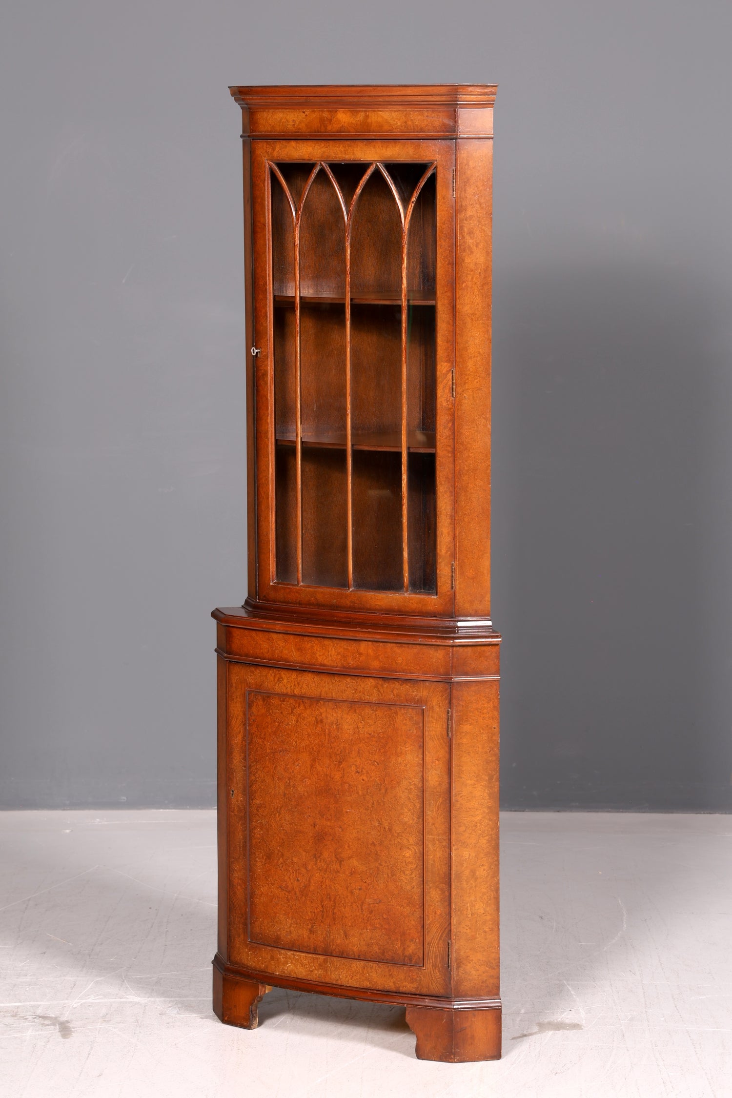 Wunderschöne Englische Eckvitrine Mahagoni Eckschrank Glasvitrine Vitrine Antik Echt Holz Vintage