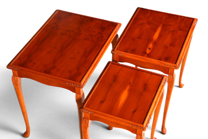 Hauptstadt Möblerei 3er Set Chippendale Beistelltische aus massivem Holz im barocken Stil mit eleganter Maserung