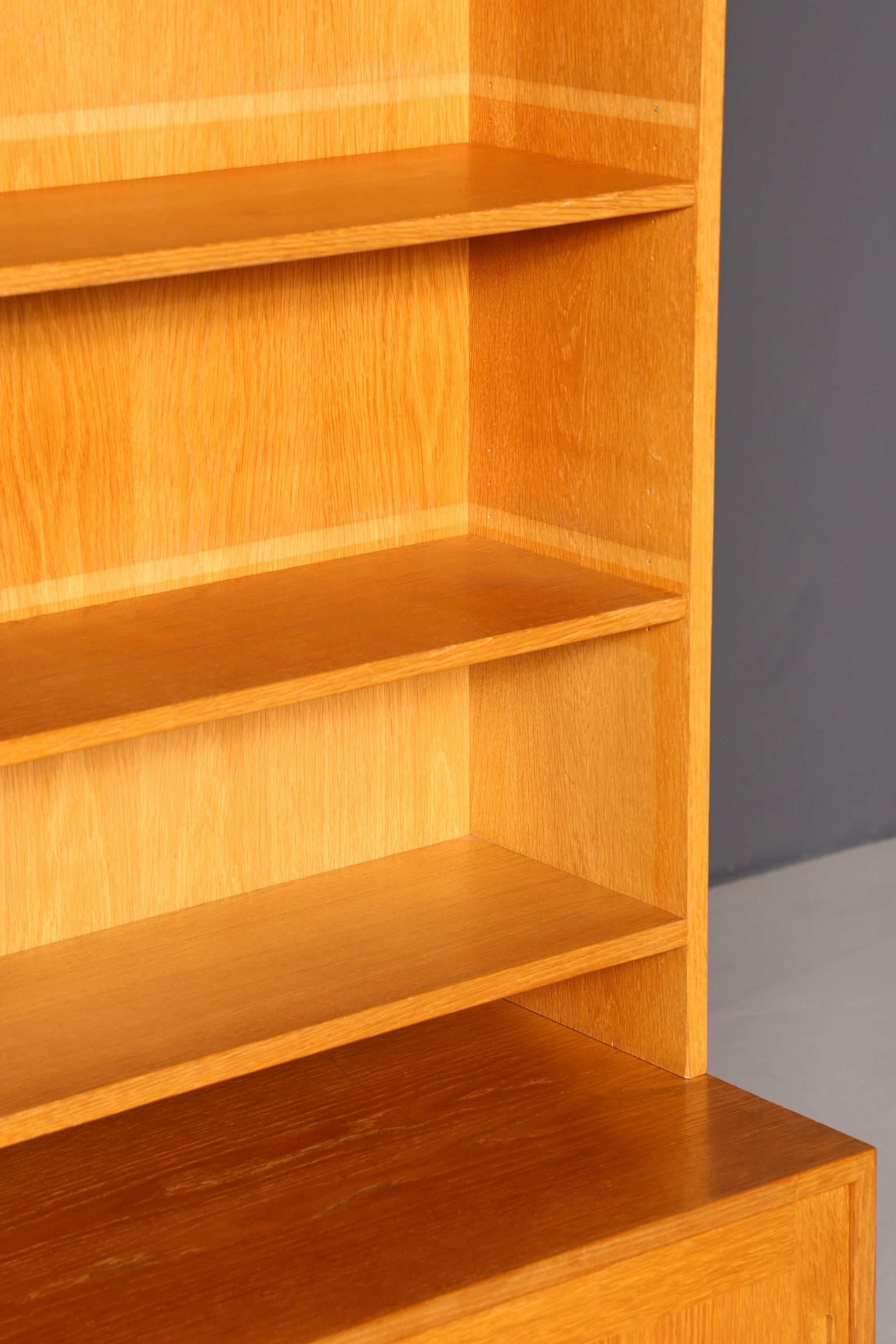 G120 Finish Schlichtes Mid Century Bücherregal Danish Design Schrank Retro Kommode Schiebetür Regal Vintage