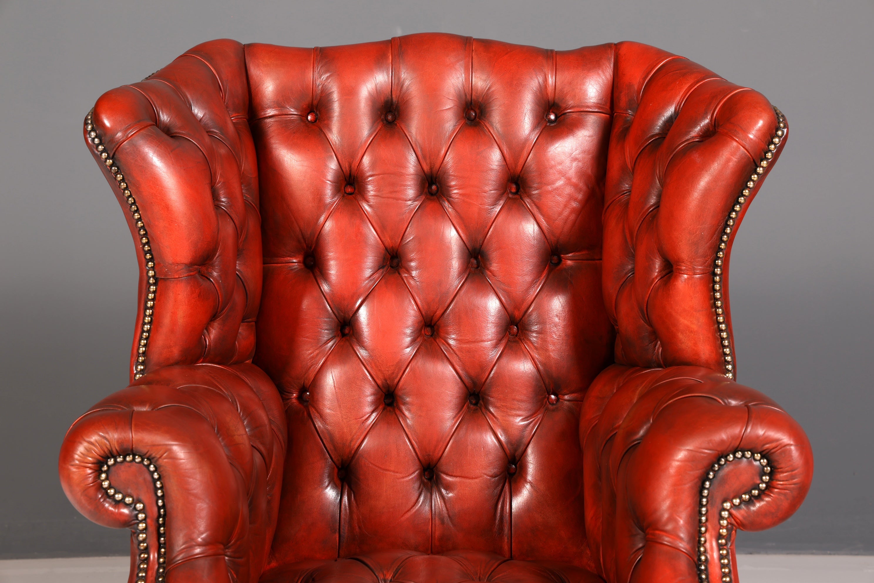 Original Chesterfield Ohrensessel mit Hocker Echtleder Englisch Herrensessel Ledersessel Antik Vintage