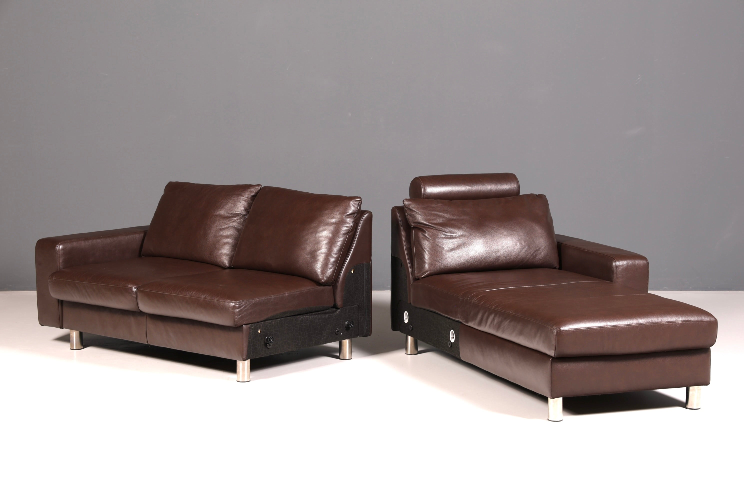 Beautiful Stressless E200 corner sofa in genuine brown leather with chaise longue, footstool, and vintage leather upholstery.
