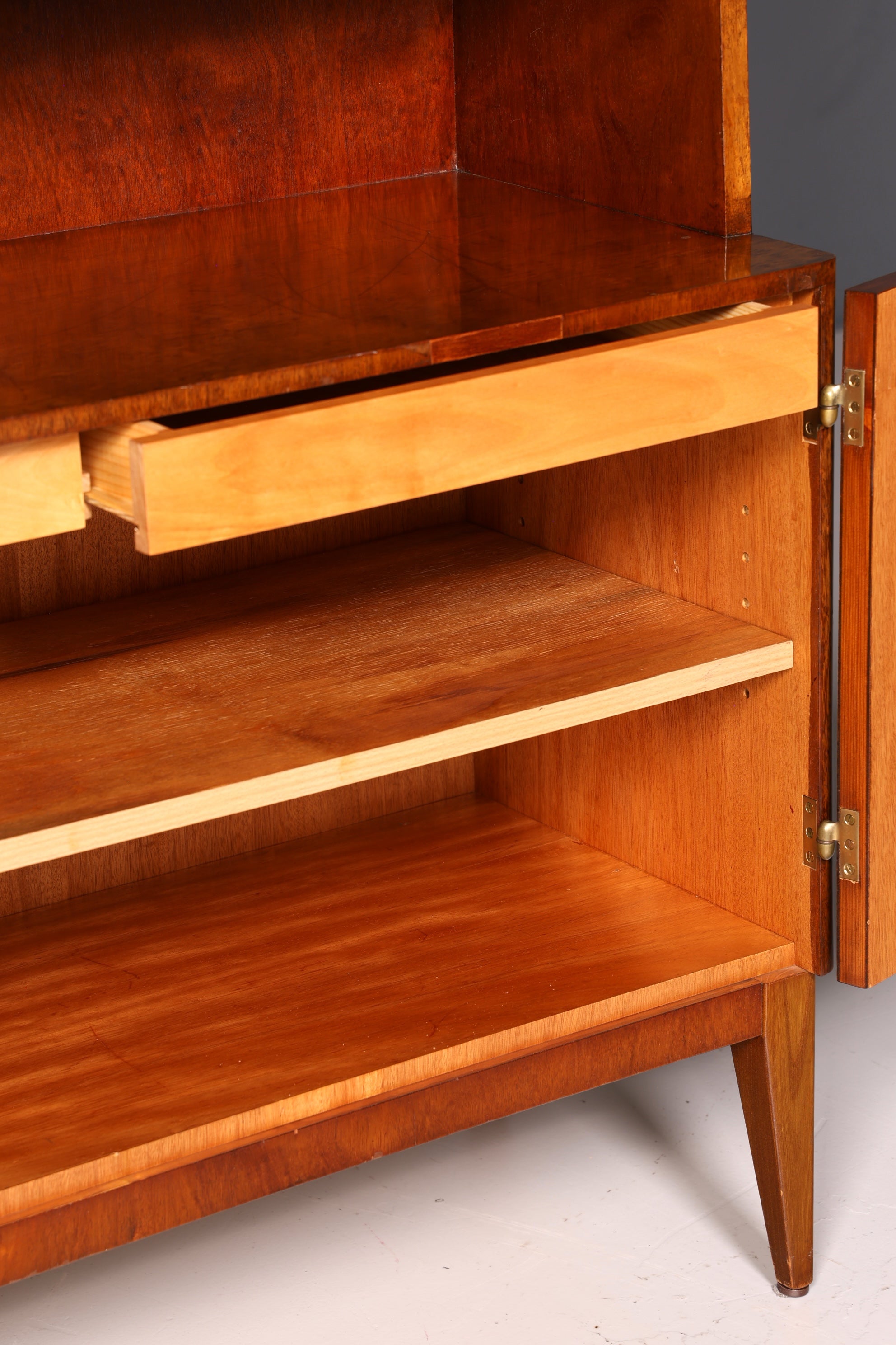 Schlichtes Mid Century Bücherregal Danish Design Regal Schrank Nussbaum Vintage Retro 60s Holz