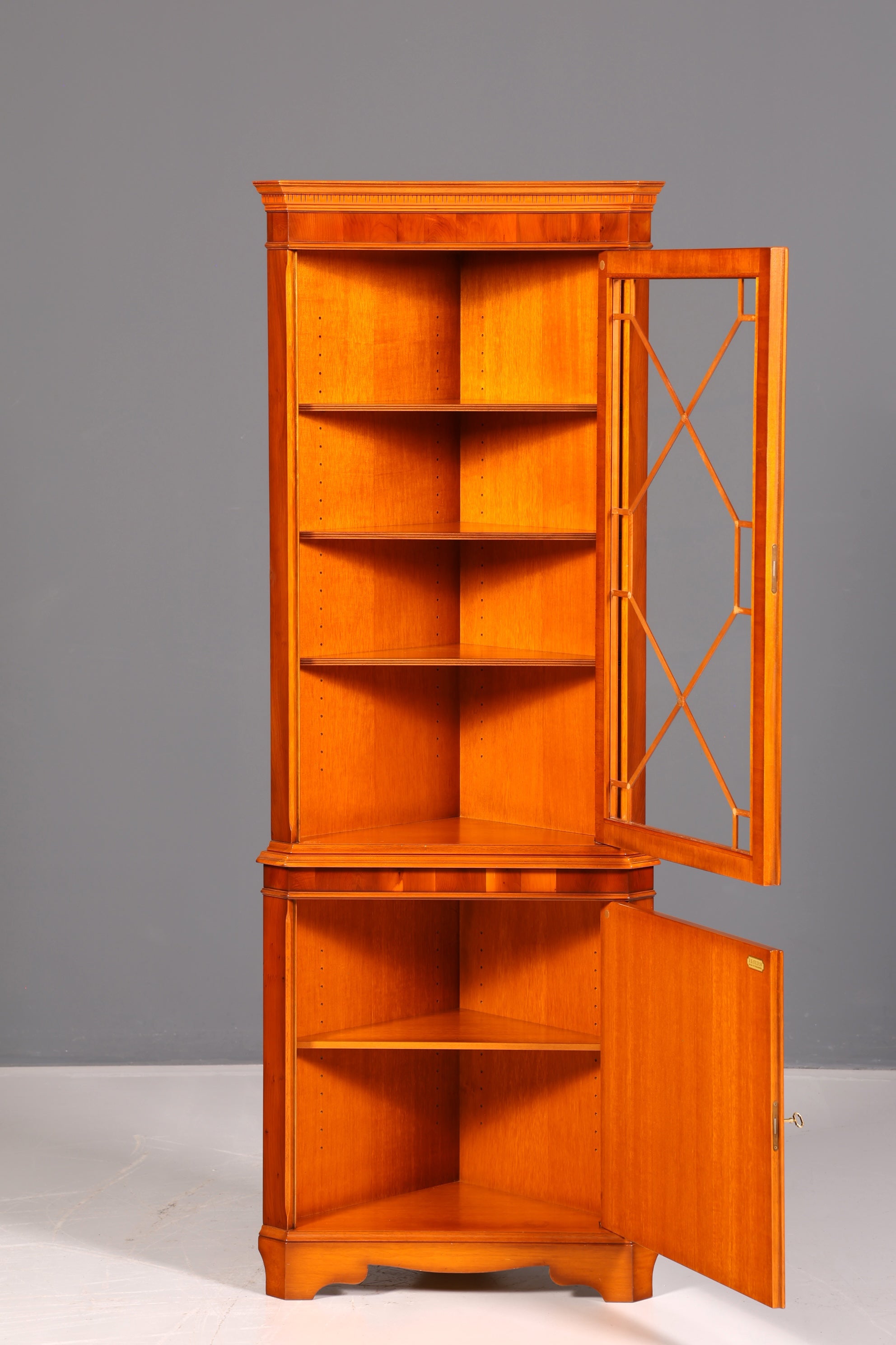 Wunderschöne Englische Eckvitrine Eibe Eckschrank Glasvitrine Vitrine Antik Echt Holz Vintage