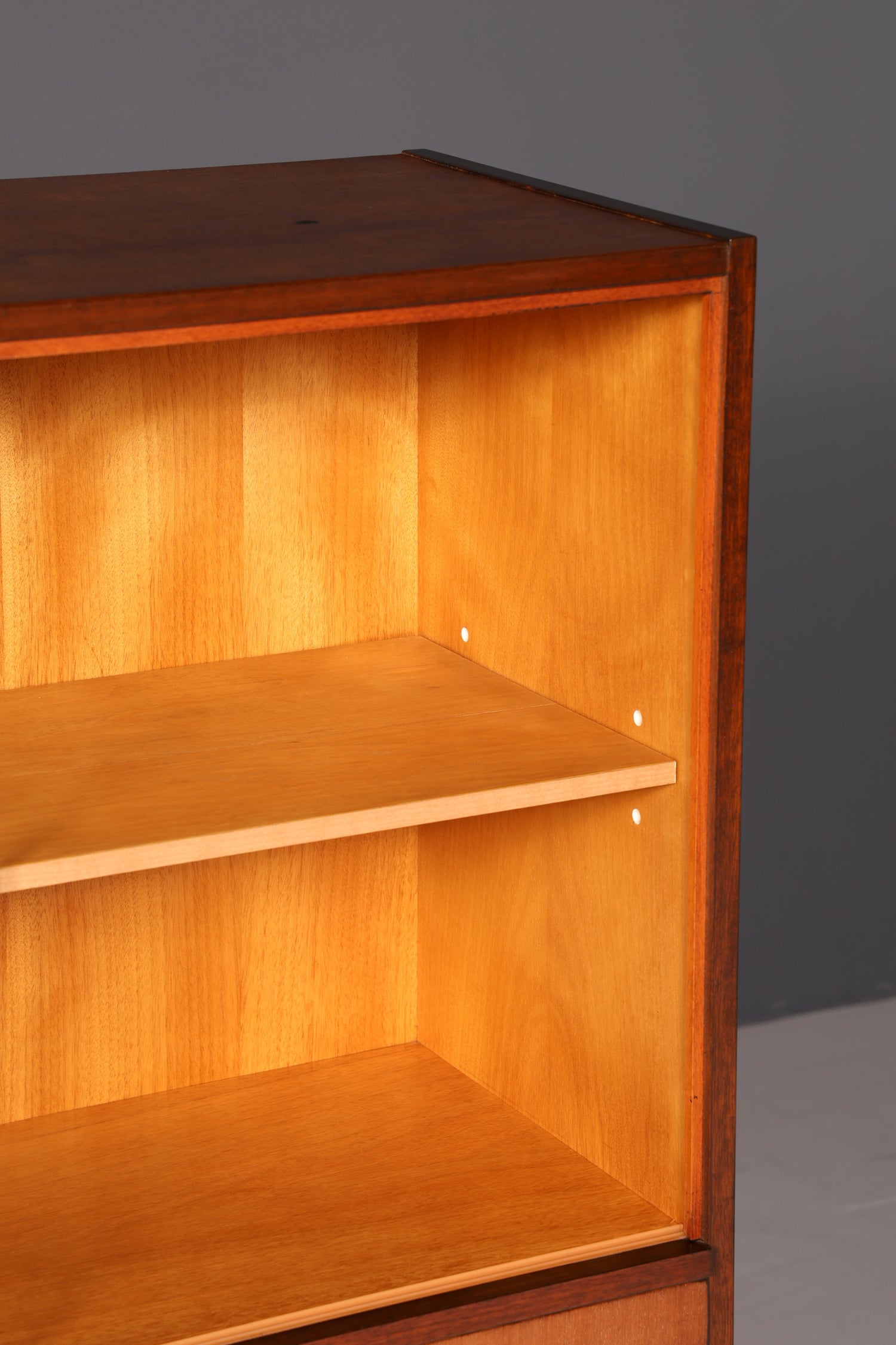 G142 Finish Wunderschöne Mid Century Vitrine Vintage Regal Retro Bücherregal VEB Bookshelf