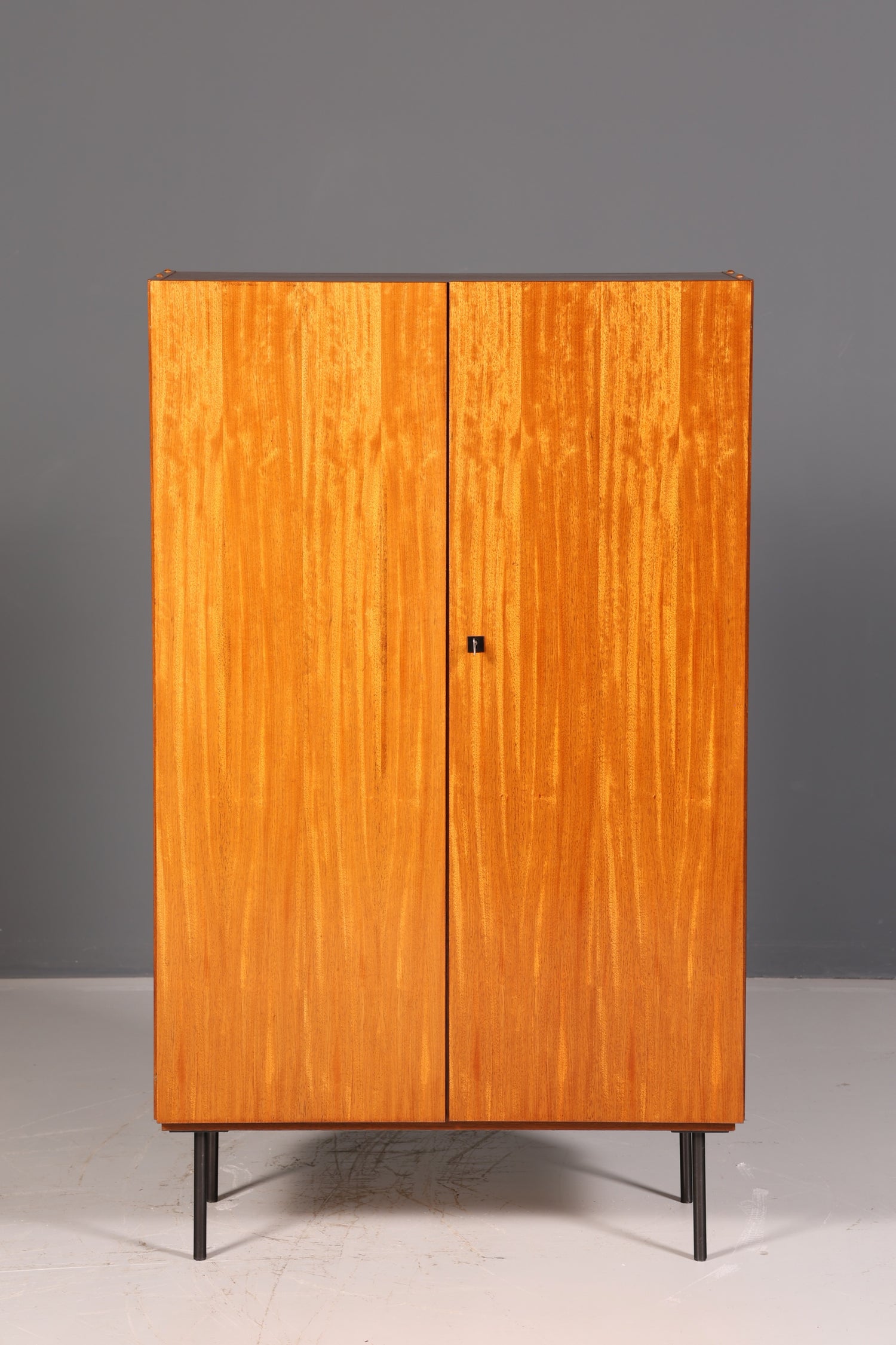 Traumhafter Mid Century Kleiderschrank Vintage Schrank Retro Wäscheschrank Dielenschrank 60s Holz