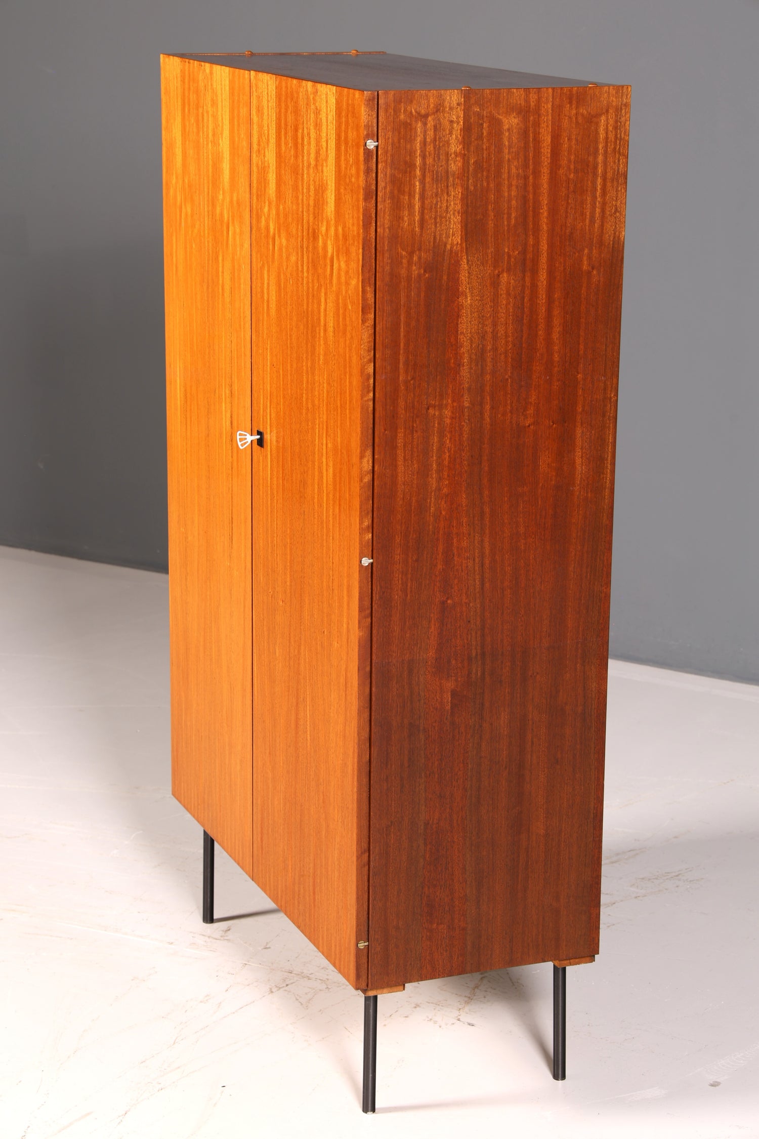 Traumhafter Mid Century Kleiderschrank Vintage Schrank Retro Wäscheschrank Dielenschrank 60s Holz