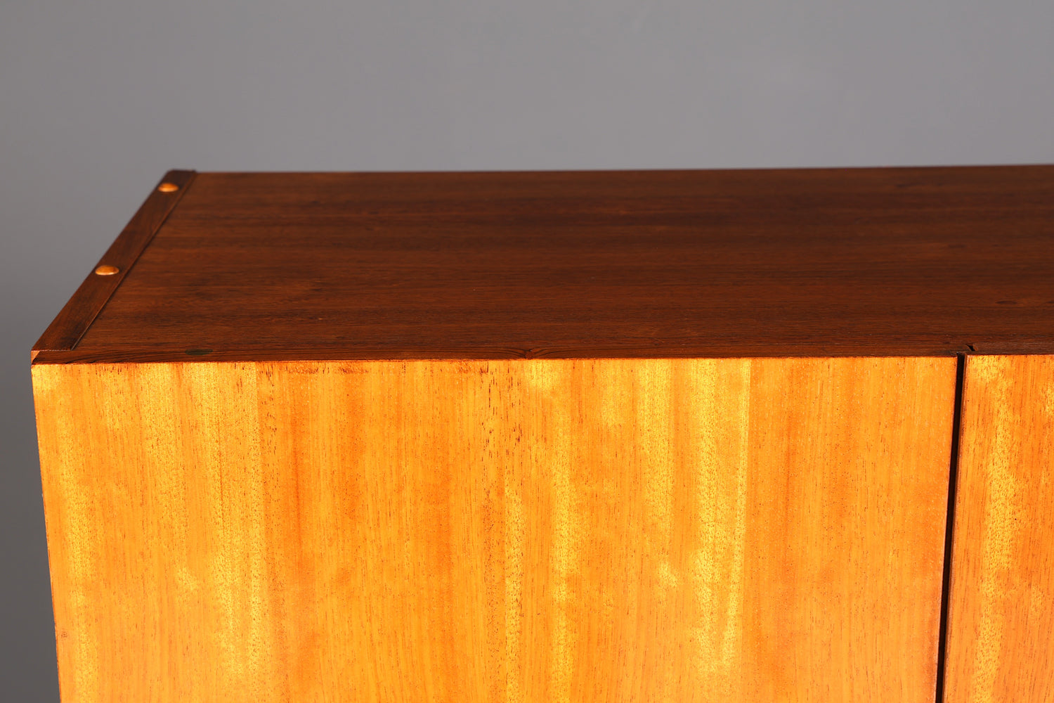 Traumhafter Mid Century Kleiderschrank Vintage Schrank Retro Wäscheschrank Dielenschrank 60s Holz