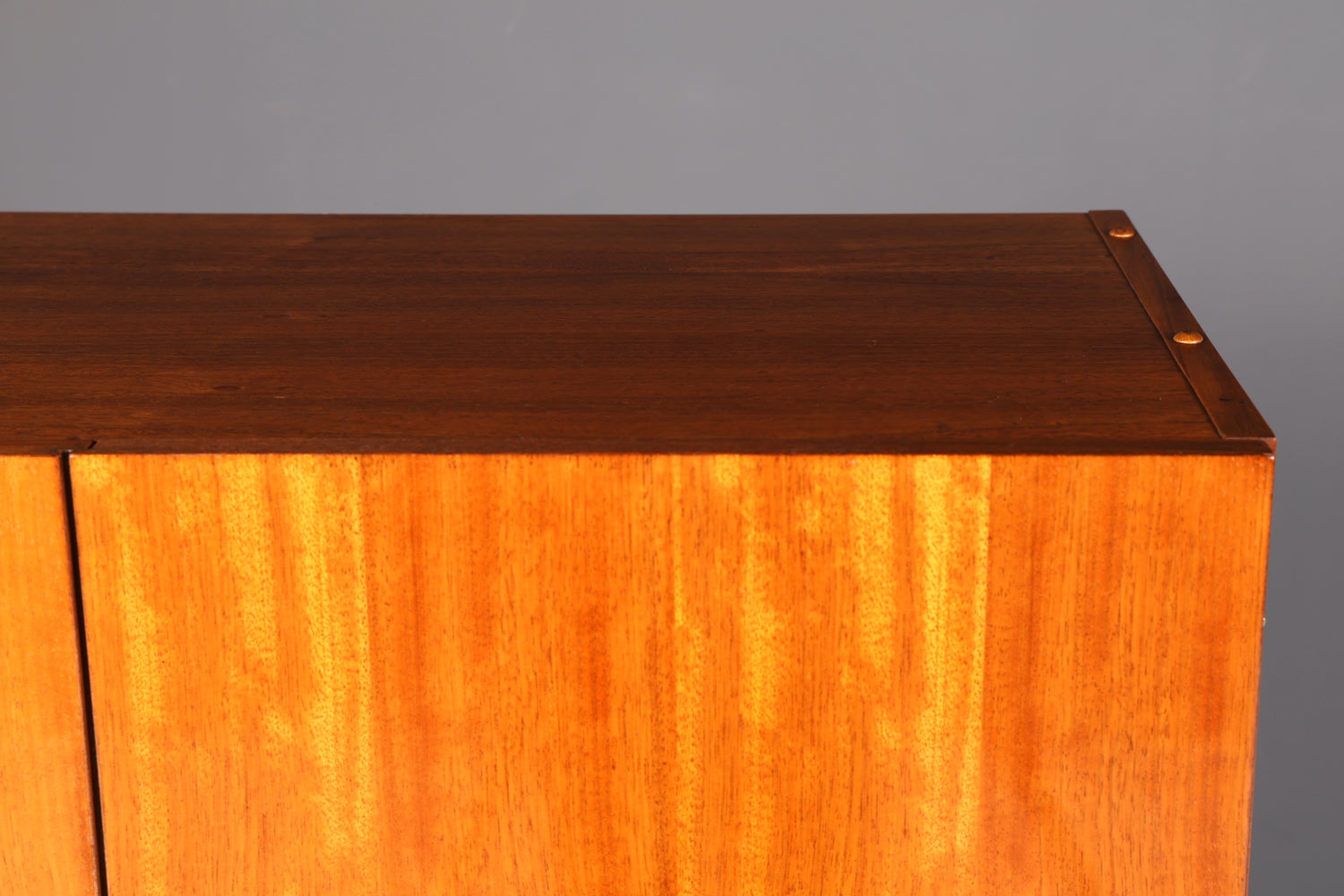 Traumhafter Mid Century Kleiderschrank Vintage Schrank Retro Wäscheschrank Dielenschrank 60s Holz