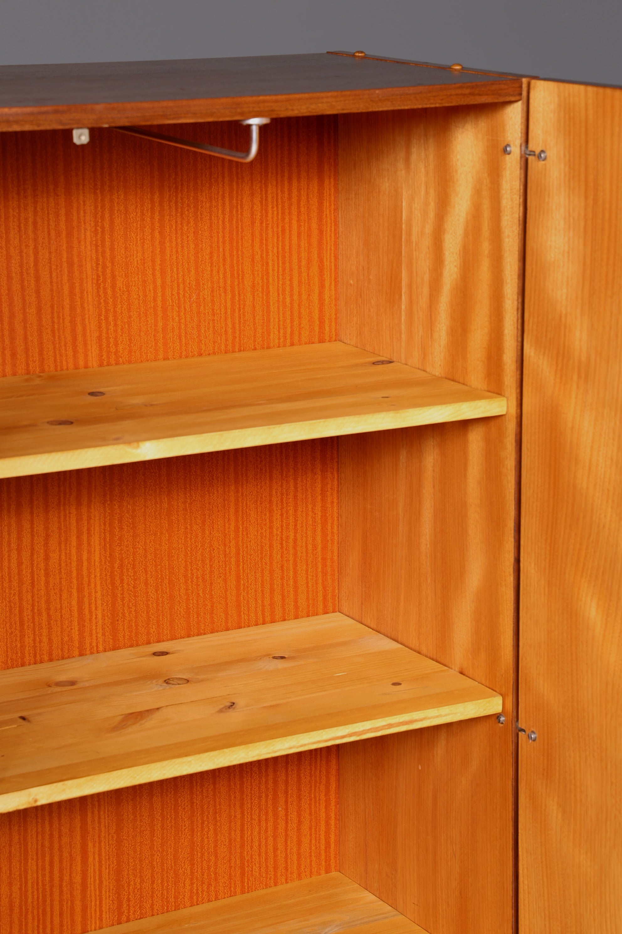 Traumhafter Mid Century Kleiderschrank Vintage Schrank Retro Wäscheschrank Dielenschrank 60s Holz