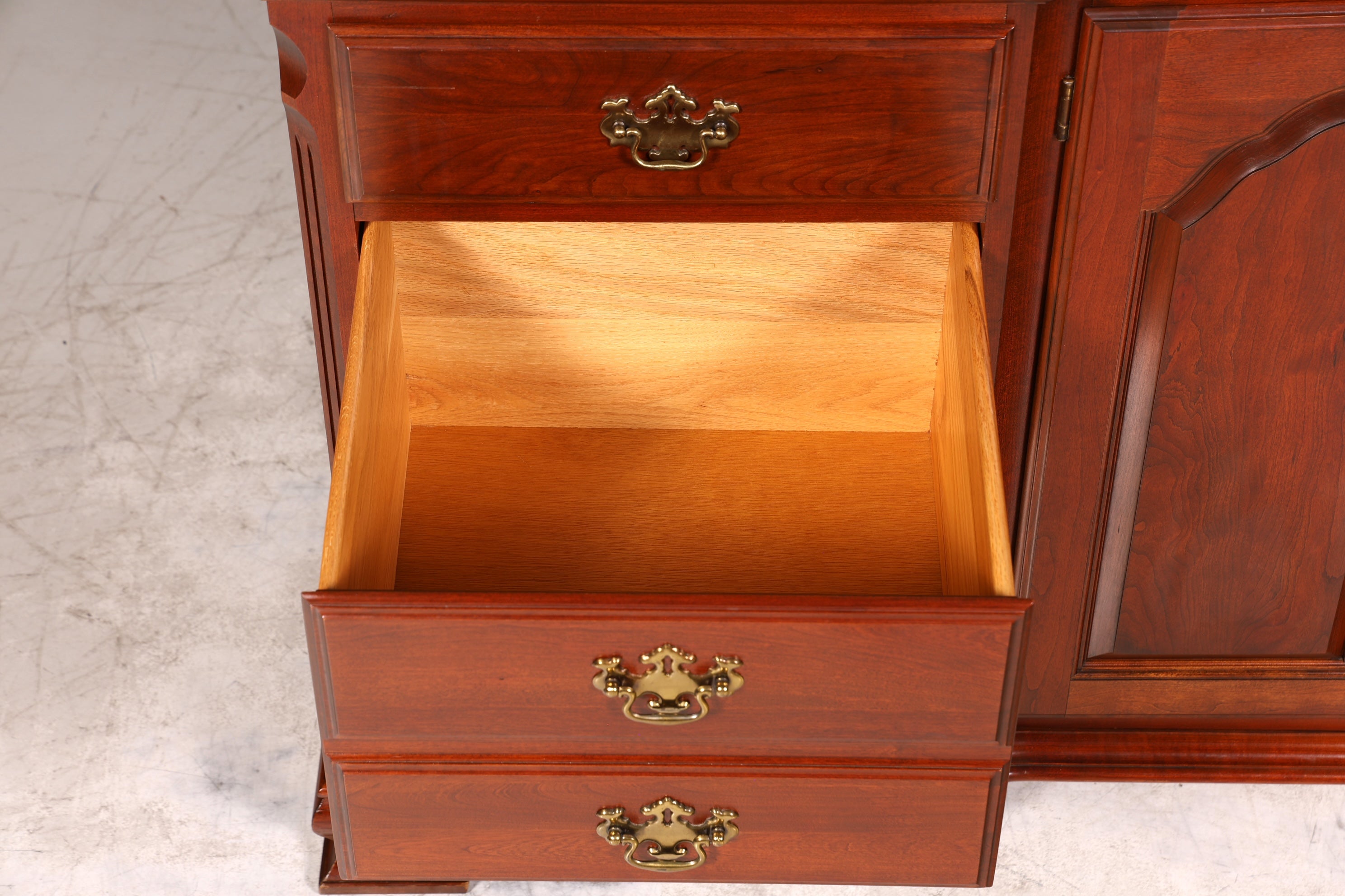 Stilvolles Sideboard der Marke Pennsylvania House USA Antik Stil Kommode Anrichte Schrank