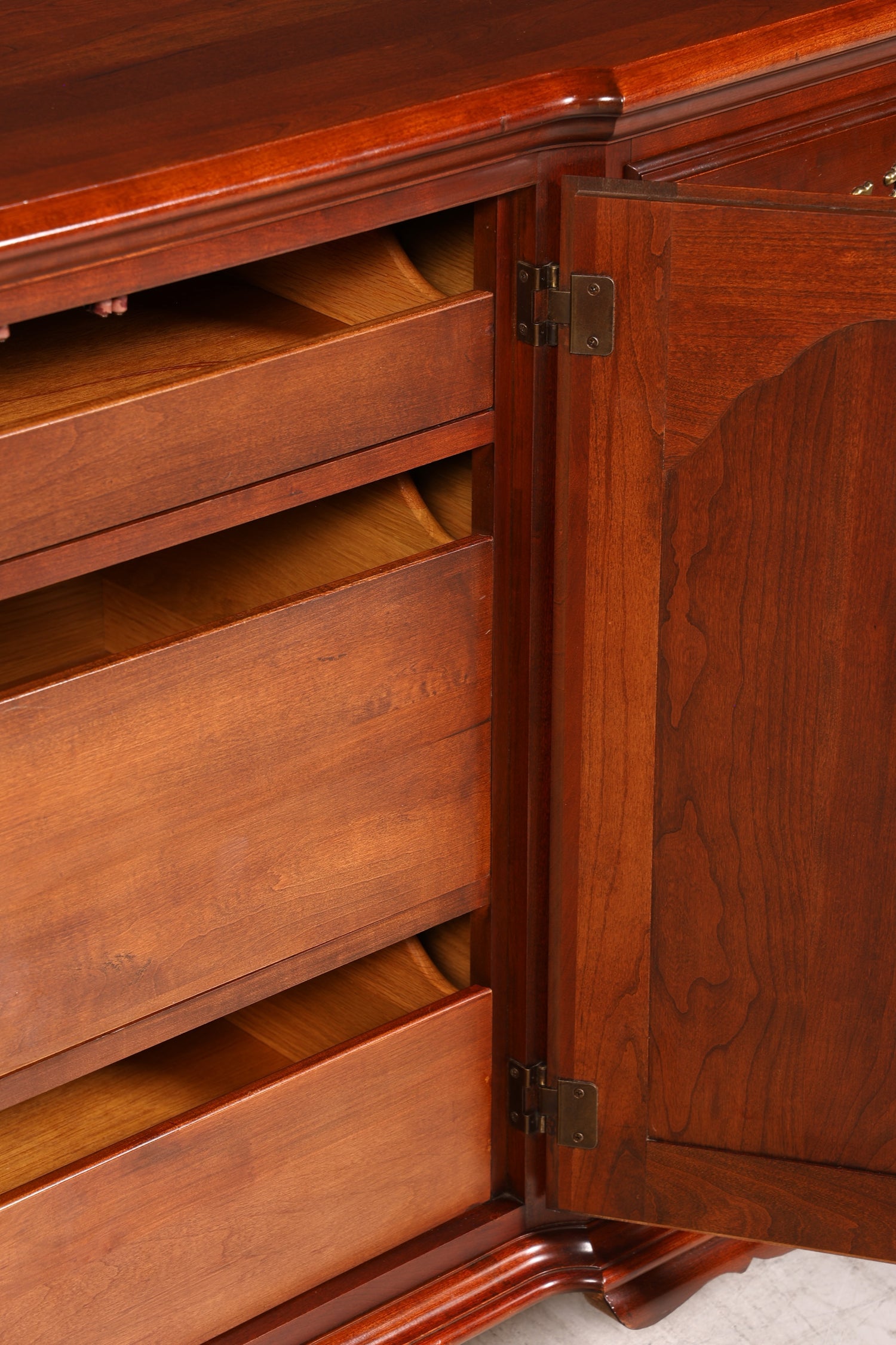 Stilvolles Sideboard der Marke Pennsylvania House USA Antik Stil Kommode Anrichte Schrank