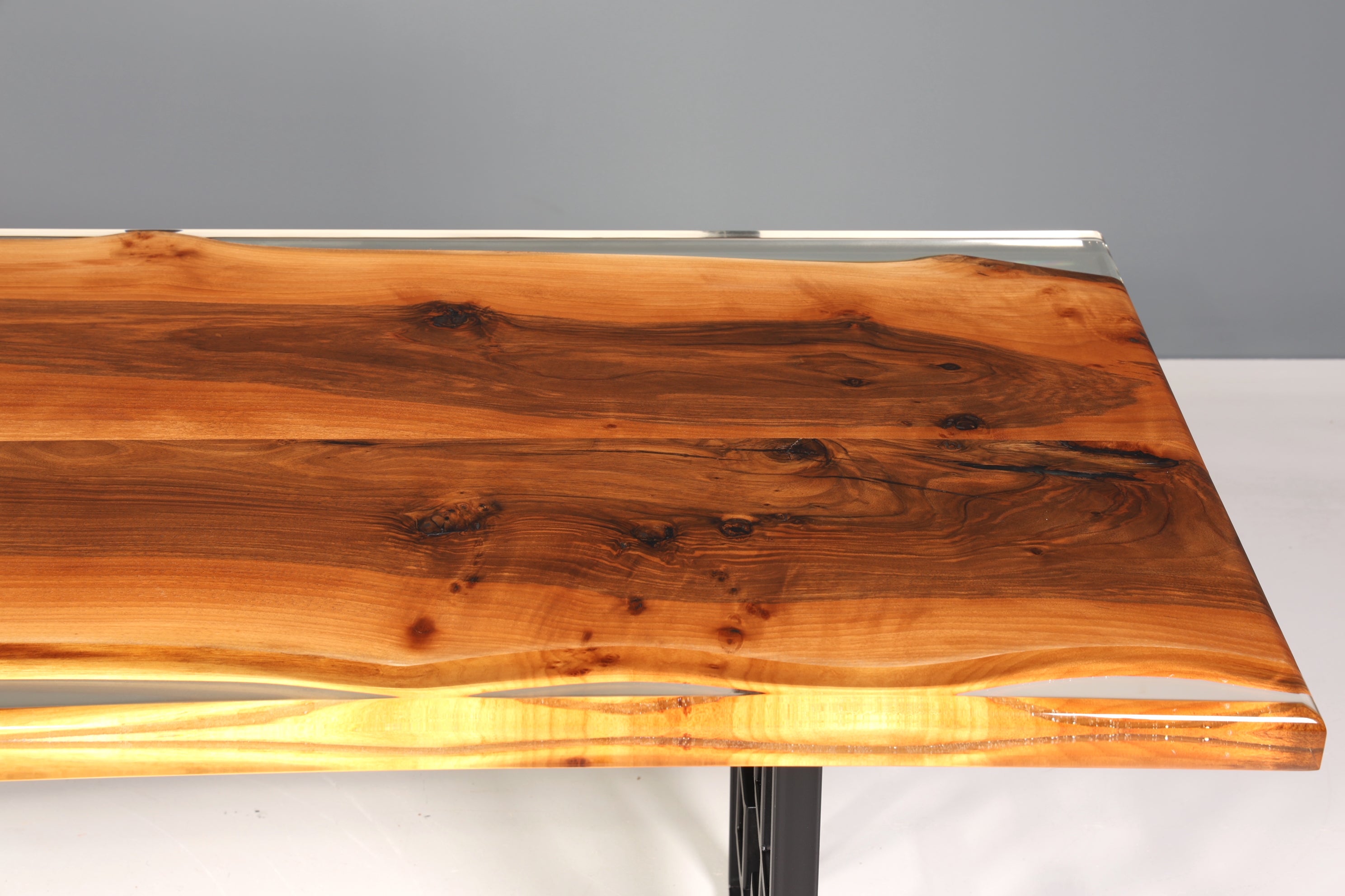 Einzigartiger Epoxidharz Tisch 258-90cm massiv Holz Nussbaum Esszimmer Tisch River Table Küchentisch Esstisch