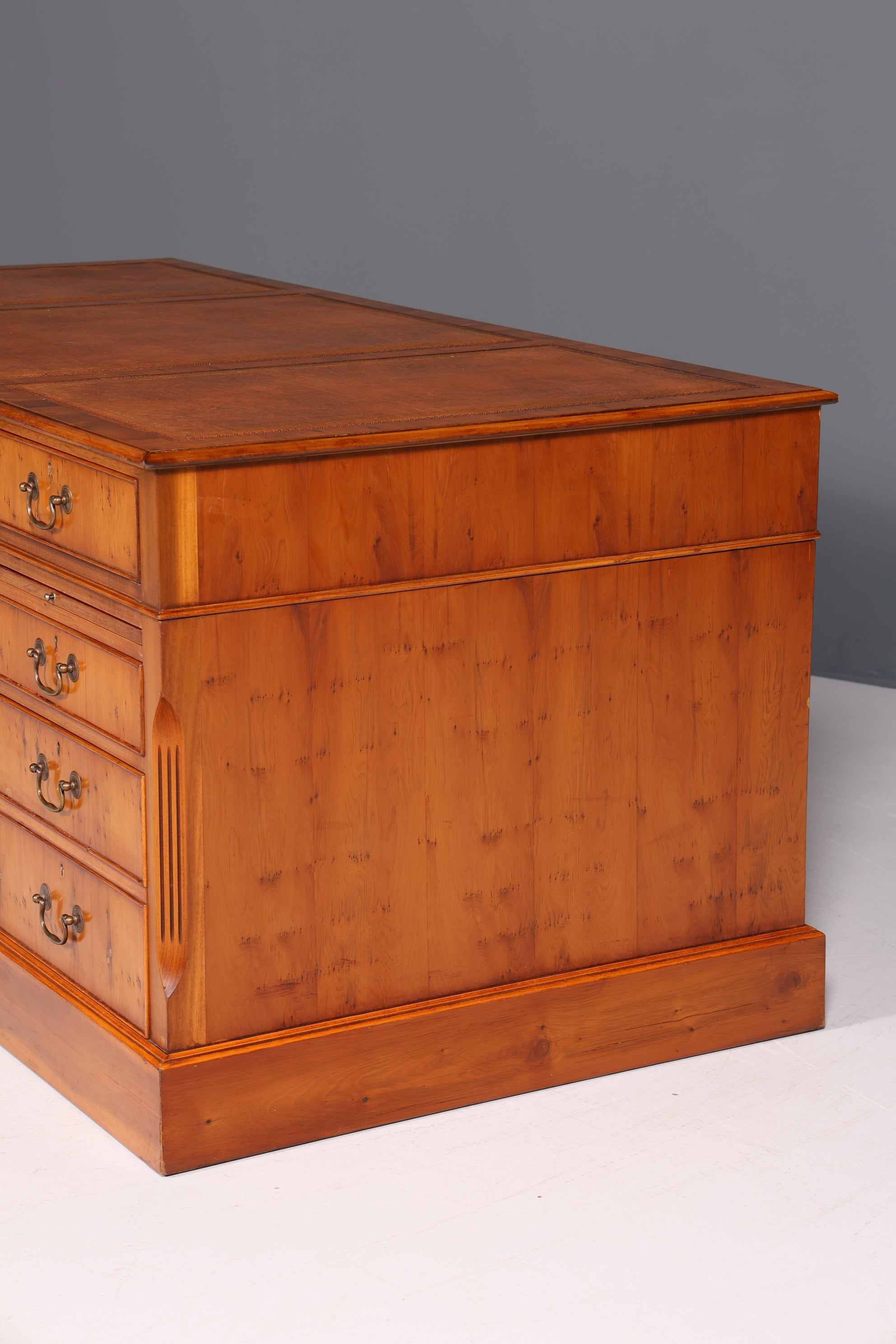 Traumhafter Englischer Schreibtisch Englisch Eibe Desk Leder Auflage Antik Stil Bürotisch Office Desk