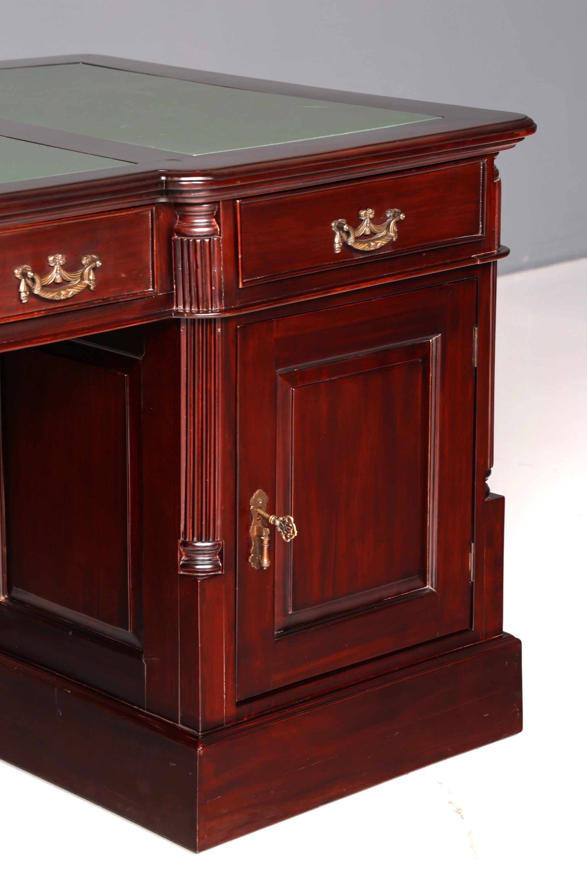 Wunderschöner Englischer Schreibtisch Mahagoni echt Lederauflage Bürotisch Partner Desk Office Desk Antik Vintage