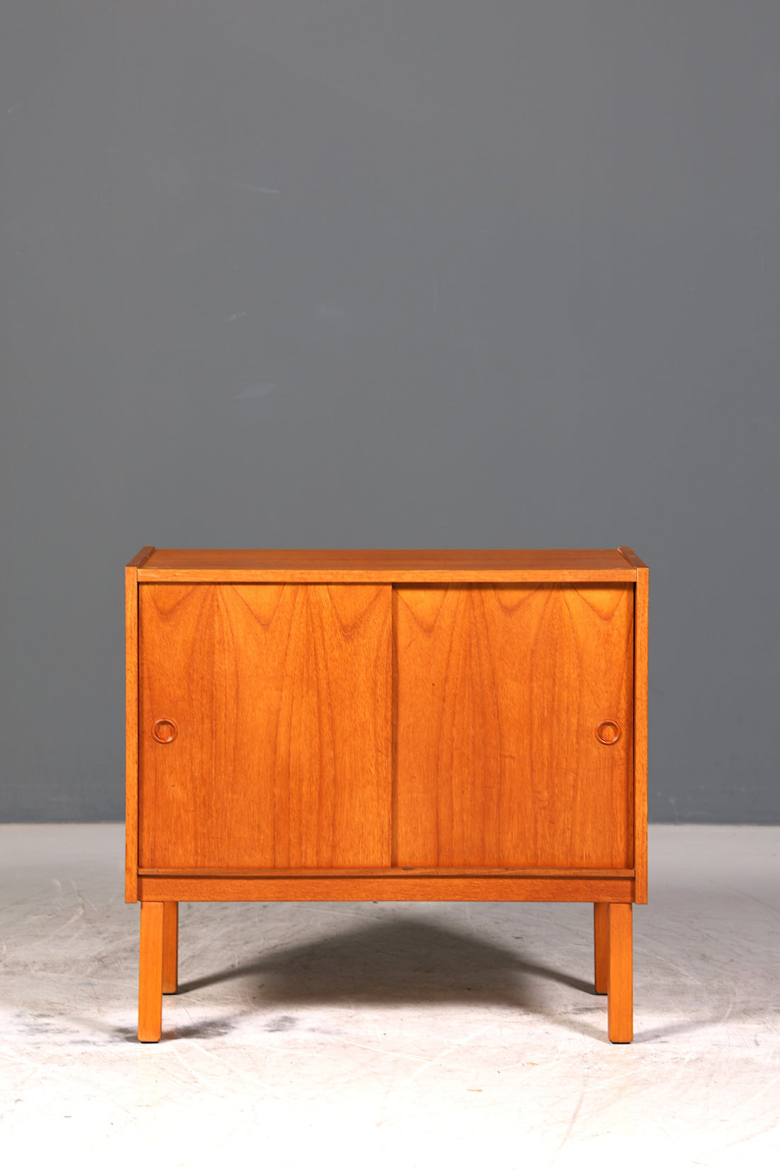 Traumhafter Mid Century Schrank Teak Holz Schiebetür Kommode Danish Design Sideboard 1 von 2