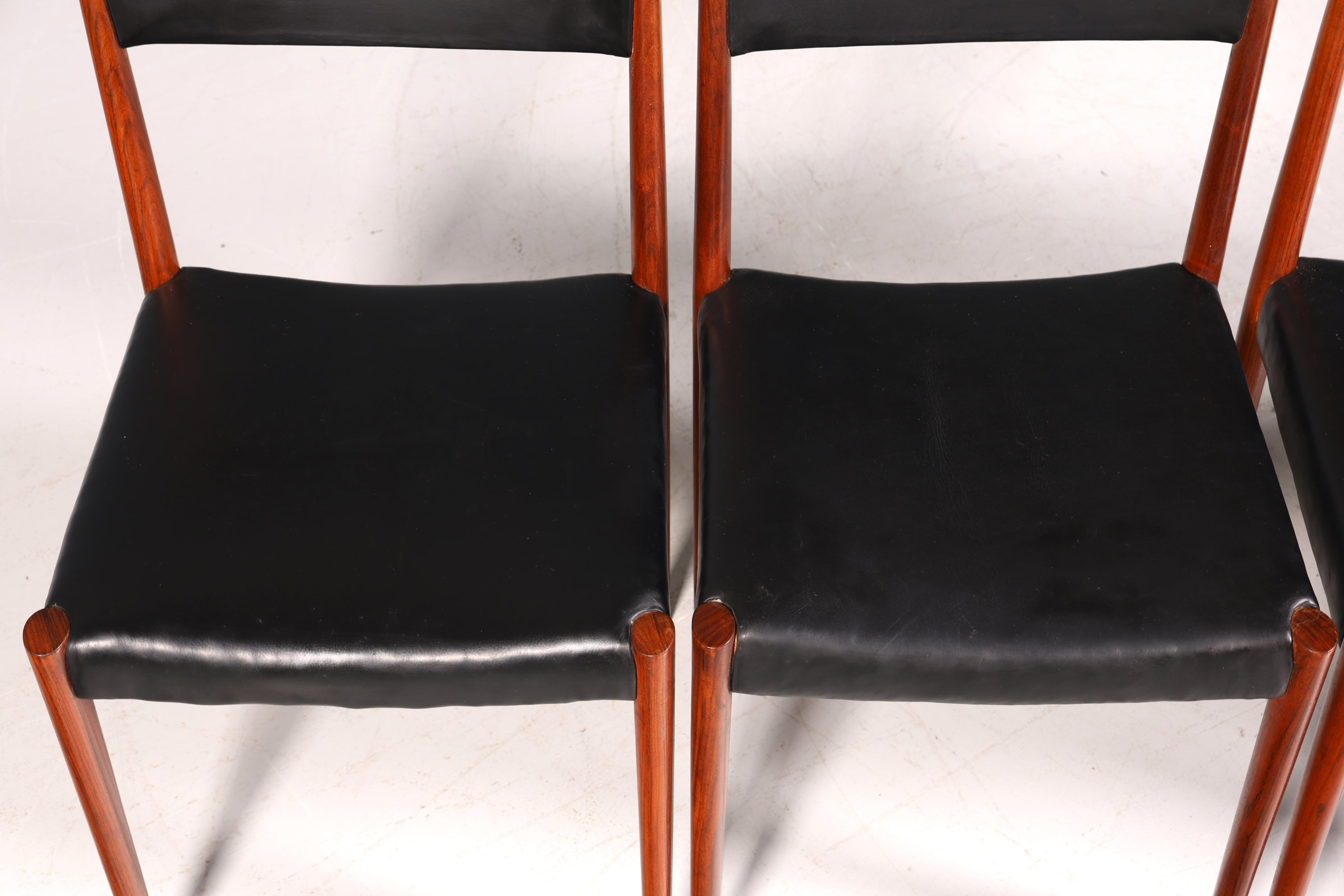 4x Schlichte Mid Century Stühle Palisander Retro Stuhlset echt Leder Danish Design Küchenstühle