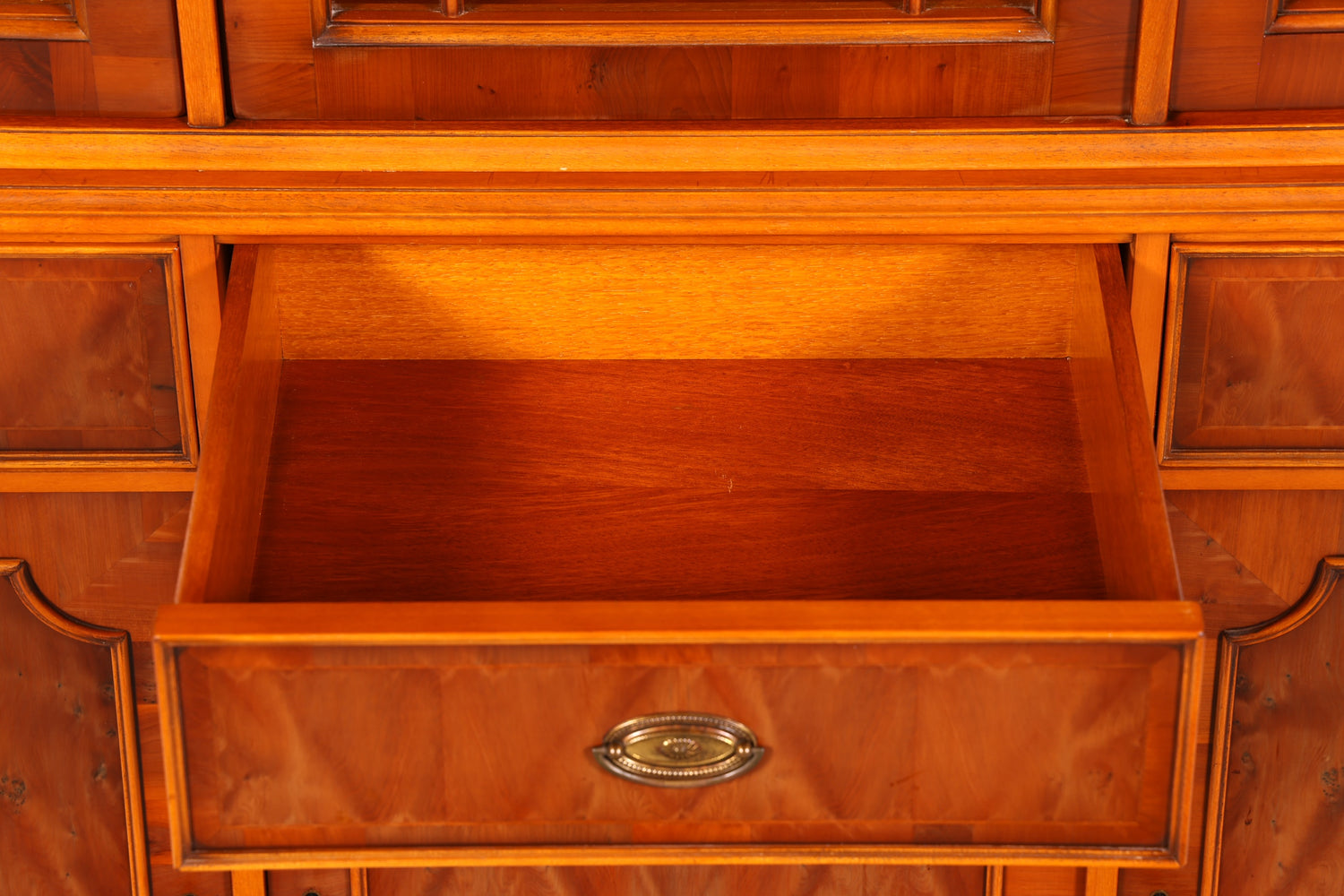 G195 Finish cm Wunderschöne Original Heldense Vitrine Englische Eibe Bücherschrank Buffet Antik Stil Glasvitrine (Kopie)