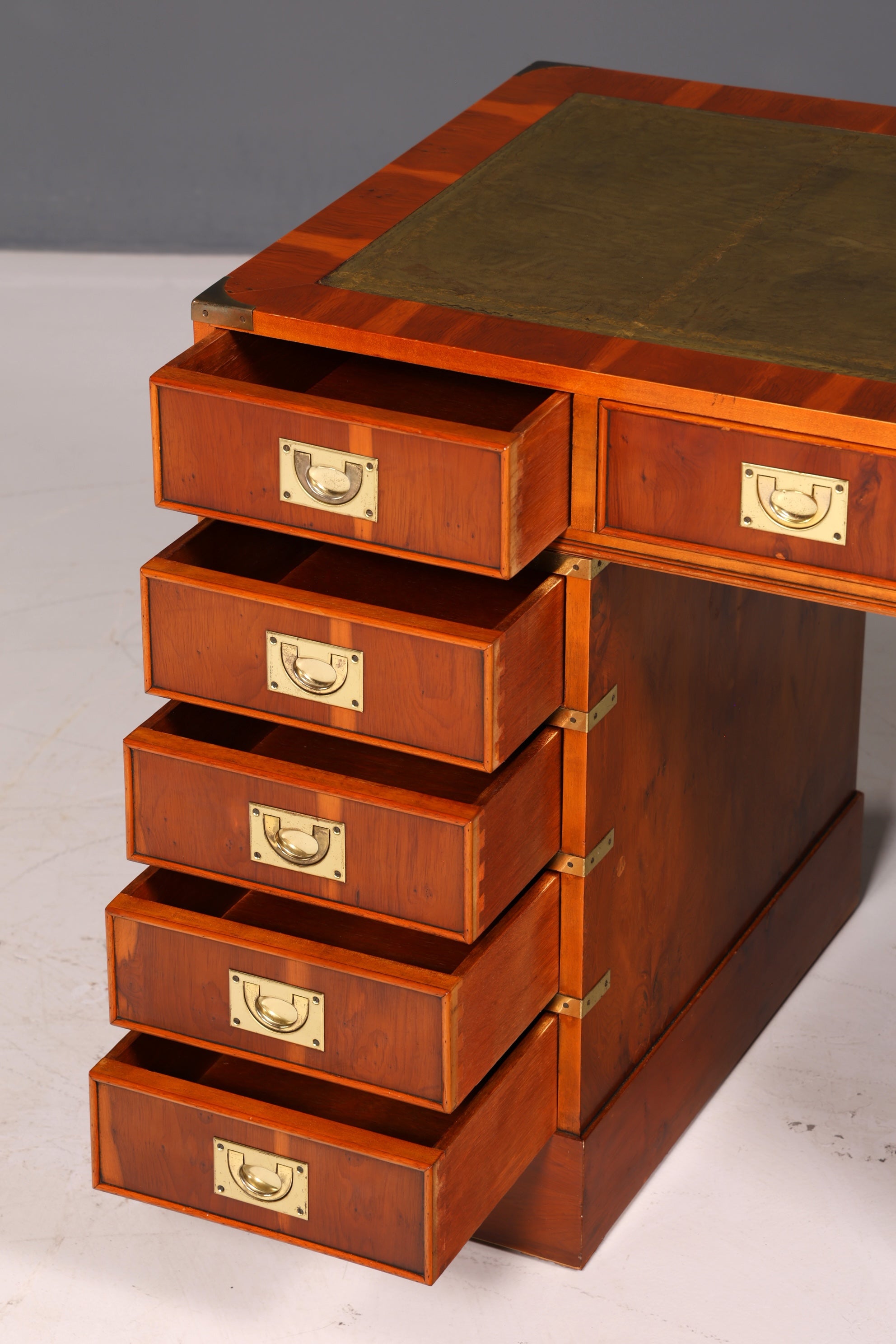 Edler Maritimer Schreibtisch Englischer Military Chest Bürotisch Office Table Echt Lederauflage Antik Vintage
