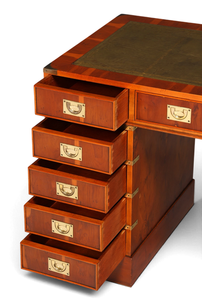 Hauptstadt Möblerei maritimer Military Chest Schreibtisch aus Holz mit grüner Lederauflage und Messingbeschlägen