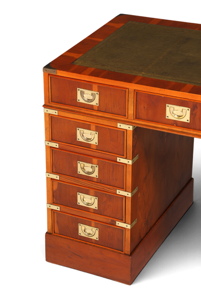 Hauptstadt Möblerei maritimer Military Chest Schreibtisch aus Holz mit grüner Lederauflage und Messingbeschlägen