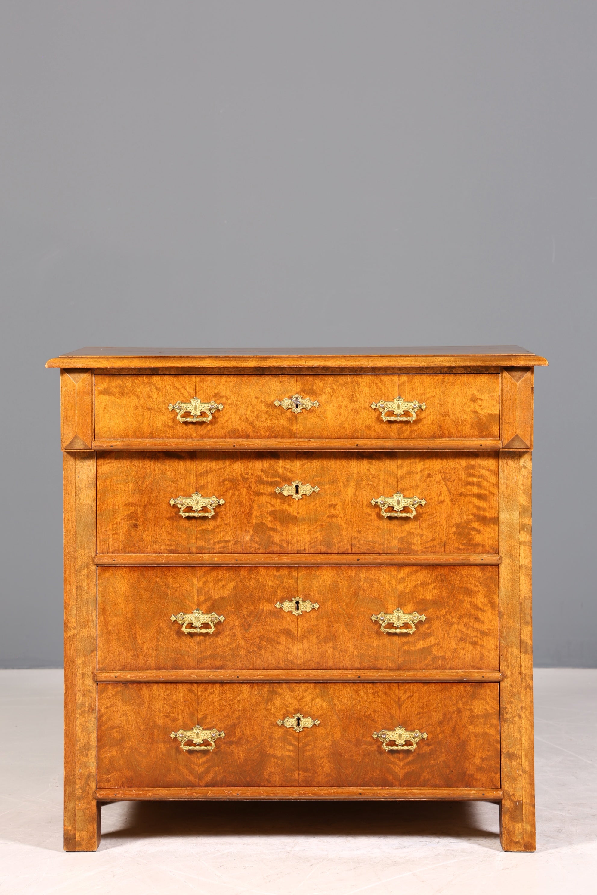 Stilvolle Gründerzeit Kommode Louis Philippe Nussbaum Sideboard um 1880 Antik Schubladenkommode