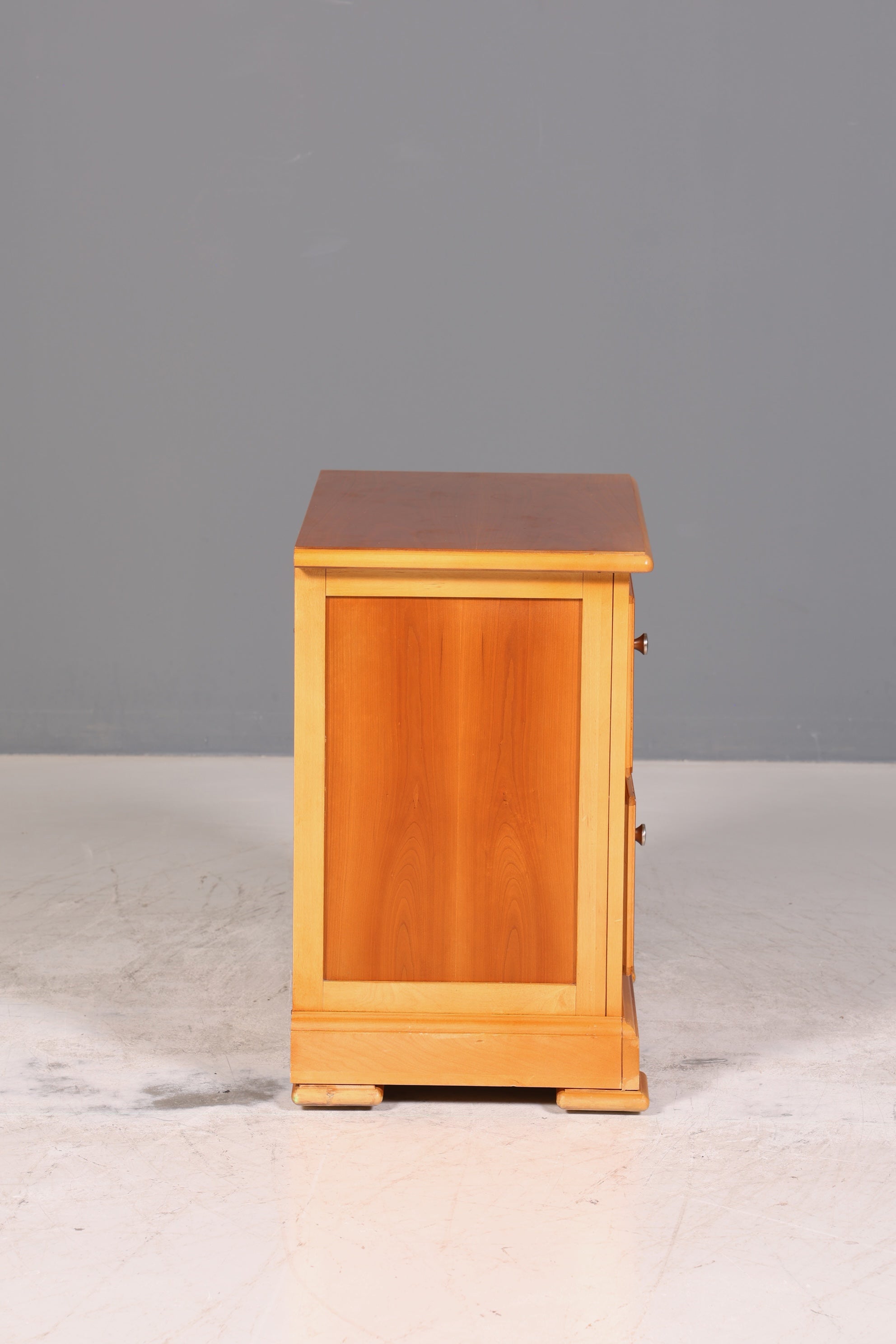 Wunderschöne Kommode der Marke Drexel Heritage Antik Stil Nachttisch USA Schlafzimmer Kommode 2 von 3