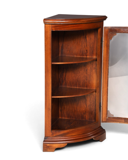 Hauptstadt Möblerei englische Eckvitrine aus Mahagoni mit offener Glastür und drei Regalböden im Vintage-Stil