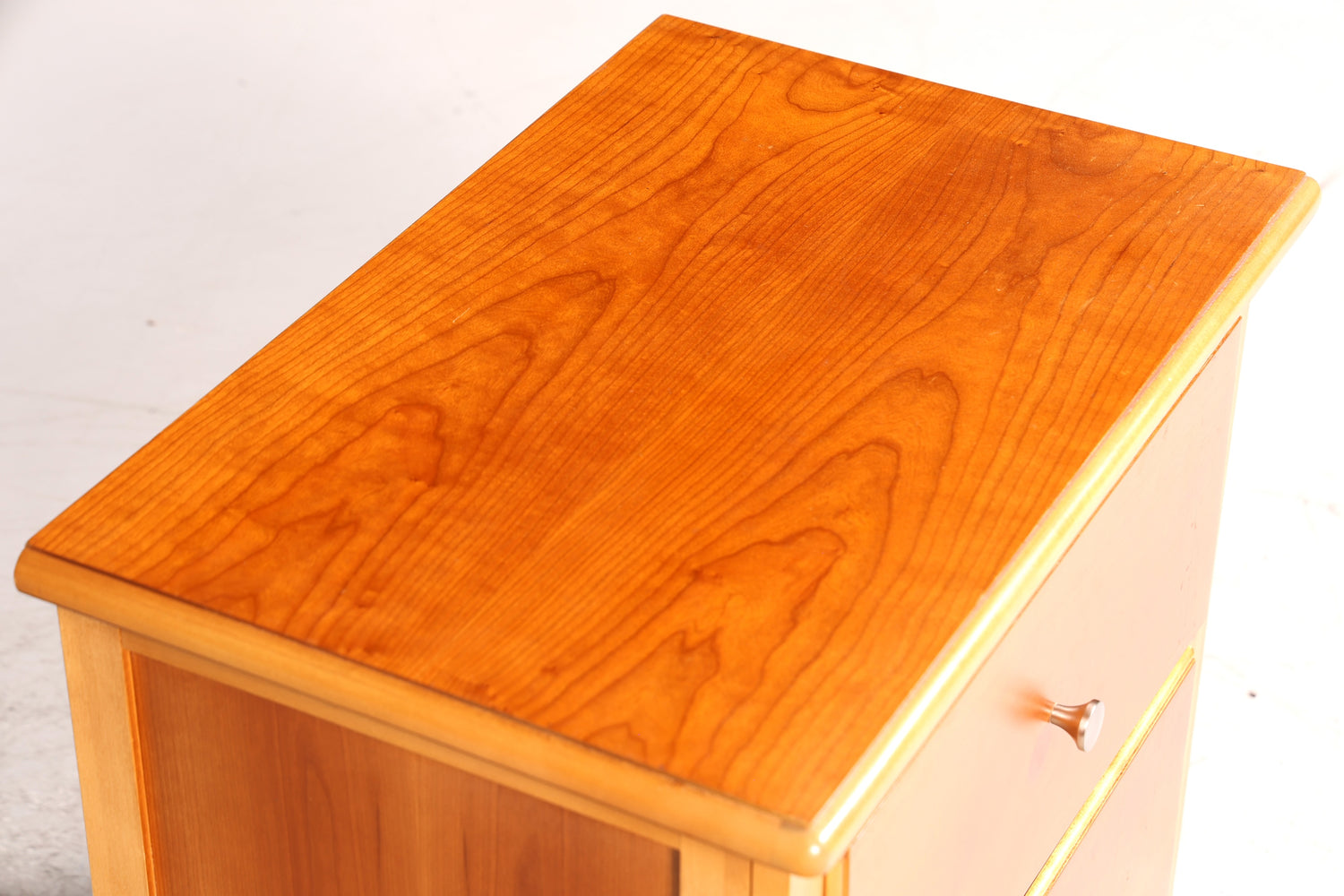 Wunderschöne Kommode der Marke Drexel Heritage Antik Stil Nachttisch USA Schlafzimmer Kommode 2 von 3