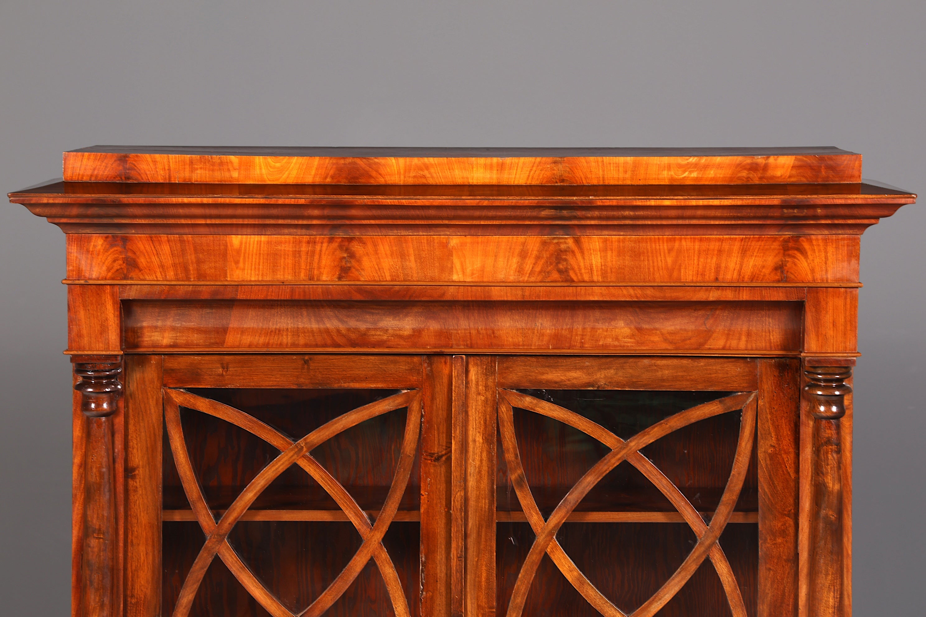 Traumhafter Original Biedermeier Vitrine um 1820 Antiker Schrank Art Deco Bücherregal