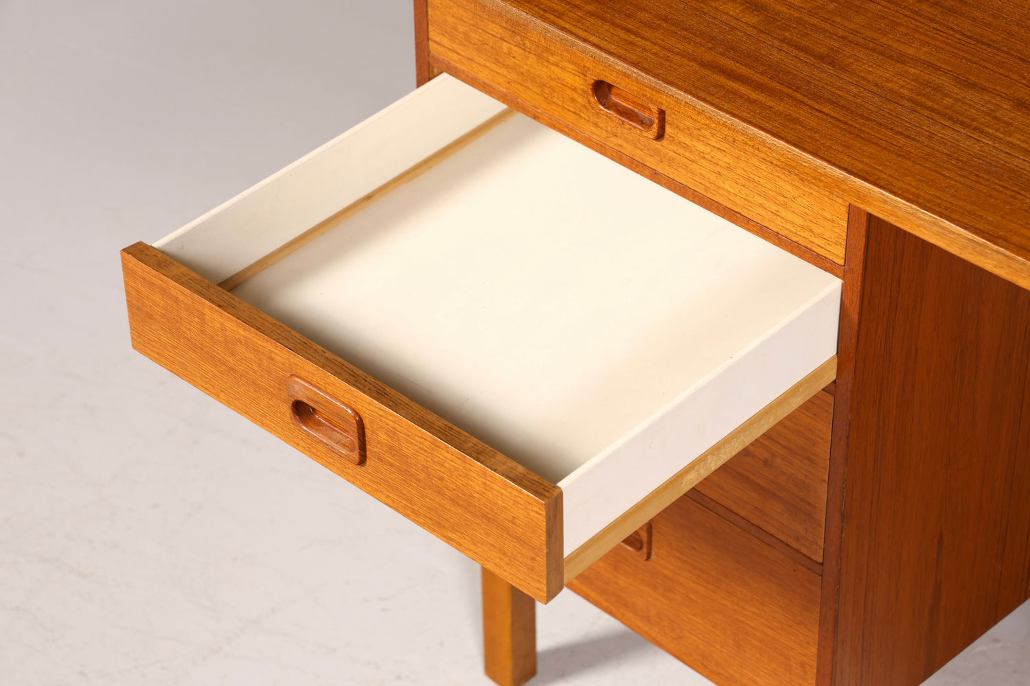 Wunderschöner Mid Century Schreibtisch Danish Design Teak Holz Bürotisch Vintage Office Table