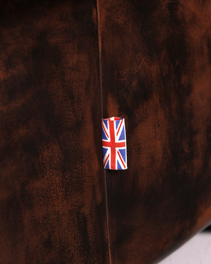 Hauptstadt Möblerei Chesterfield Centurion Ledersofa mit britischem Union Jack Label Detail