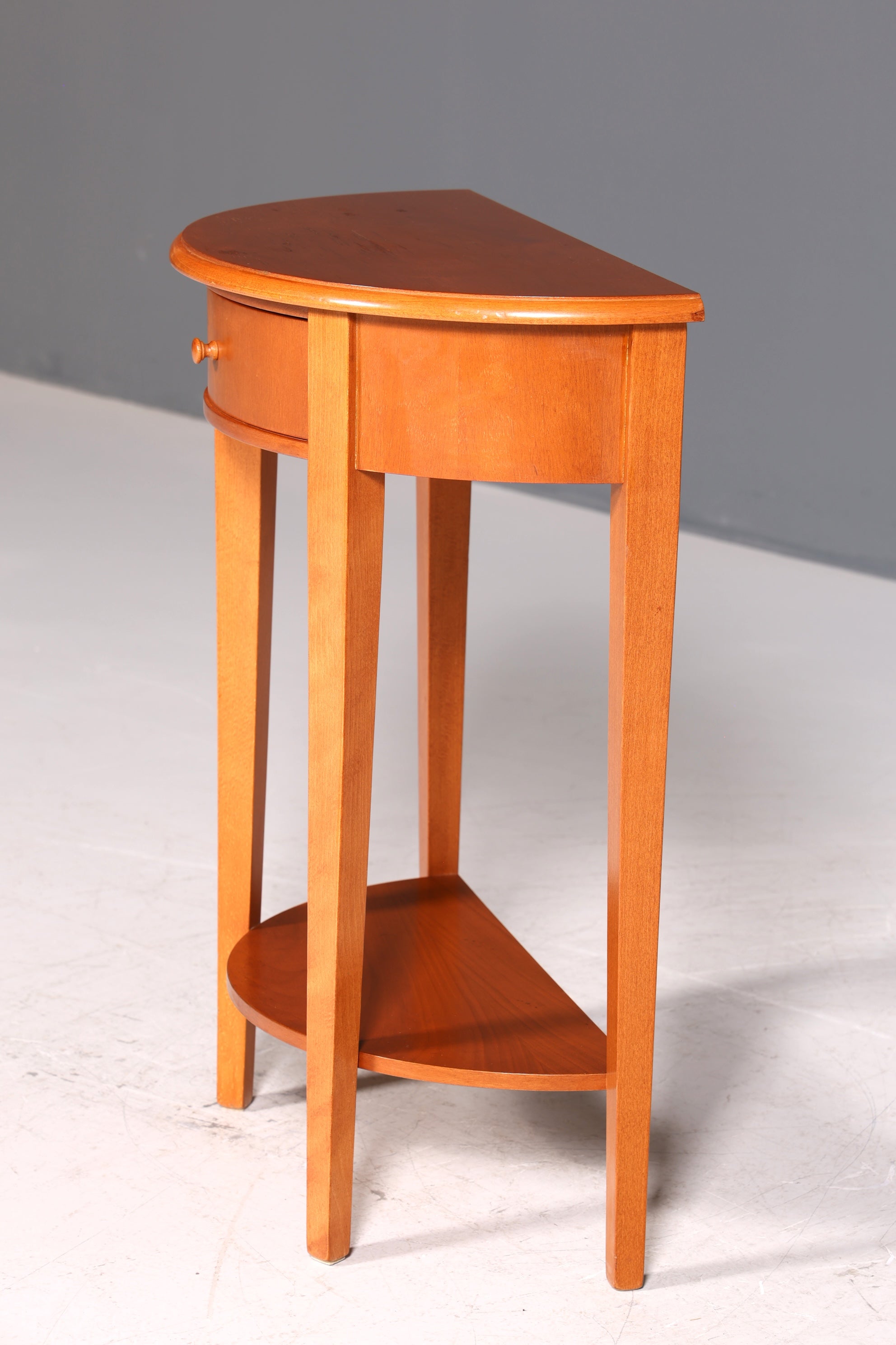 Traumhafter Beistelltisch im Antik Stil Tisch Biedermeier Selva Stil Ablagetisch