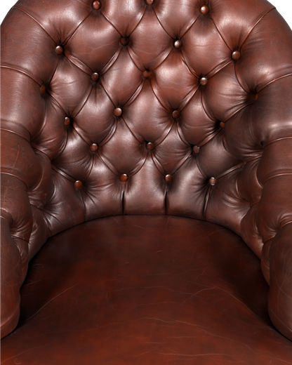 Hauptstadt Möblerei Chesterfield Ledersessel in Braun mit klassischer Knopfheftung und hochwertigem Echtleder