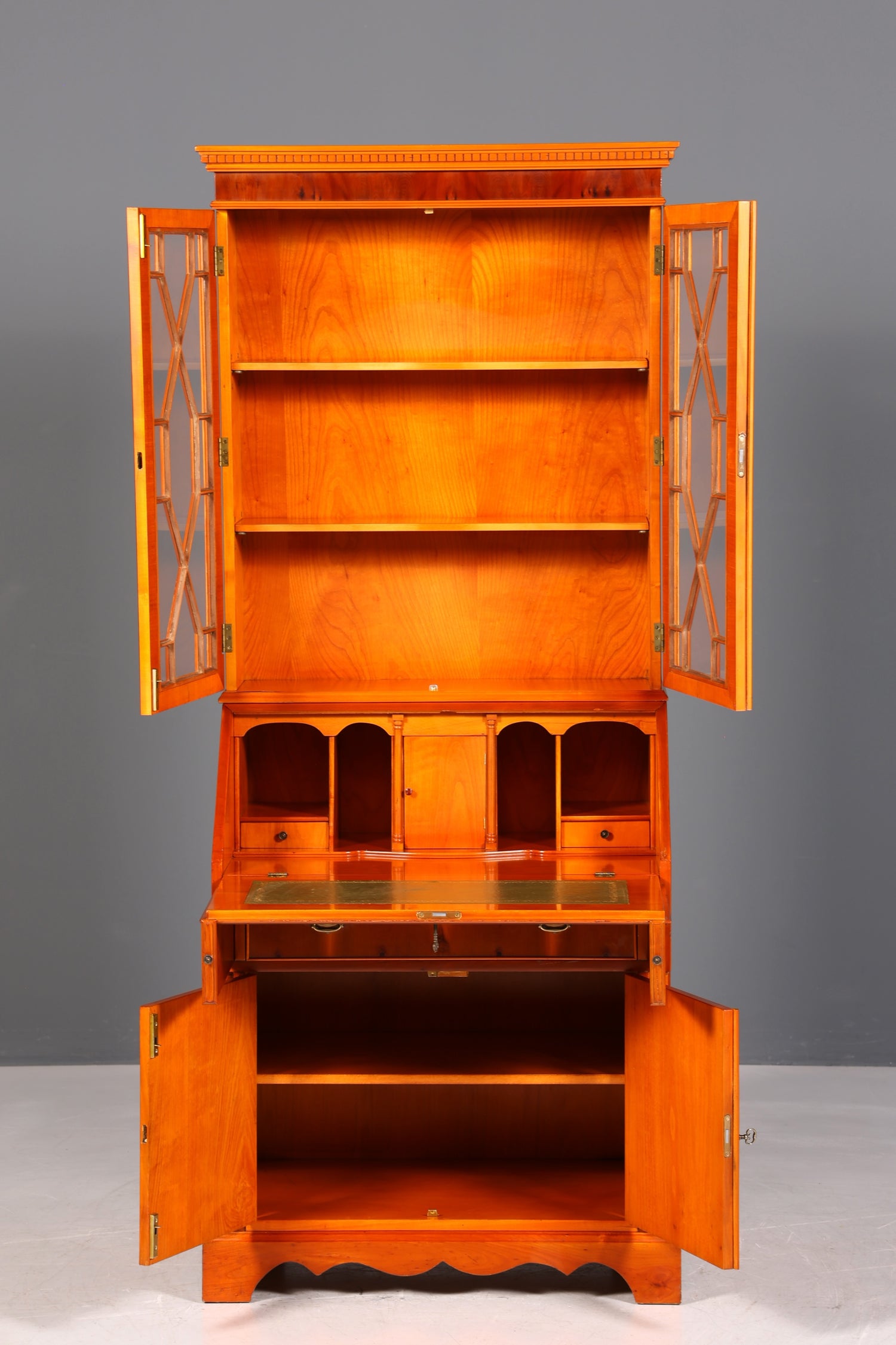 Stilvoller Englischer Sekretär Büro Aufsatzsekretär Eibe Antik Stil echt Lederauflage Vitrinen Schrank UK