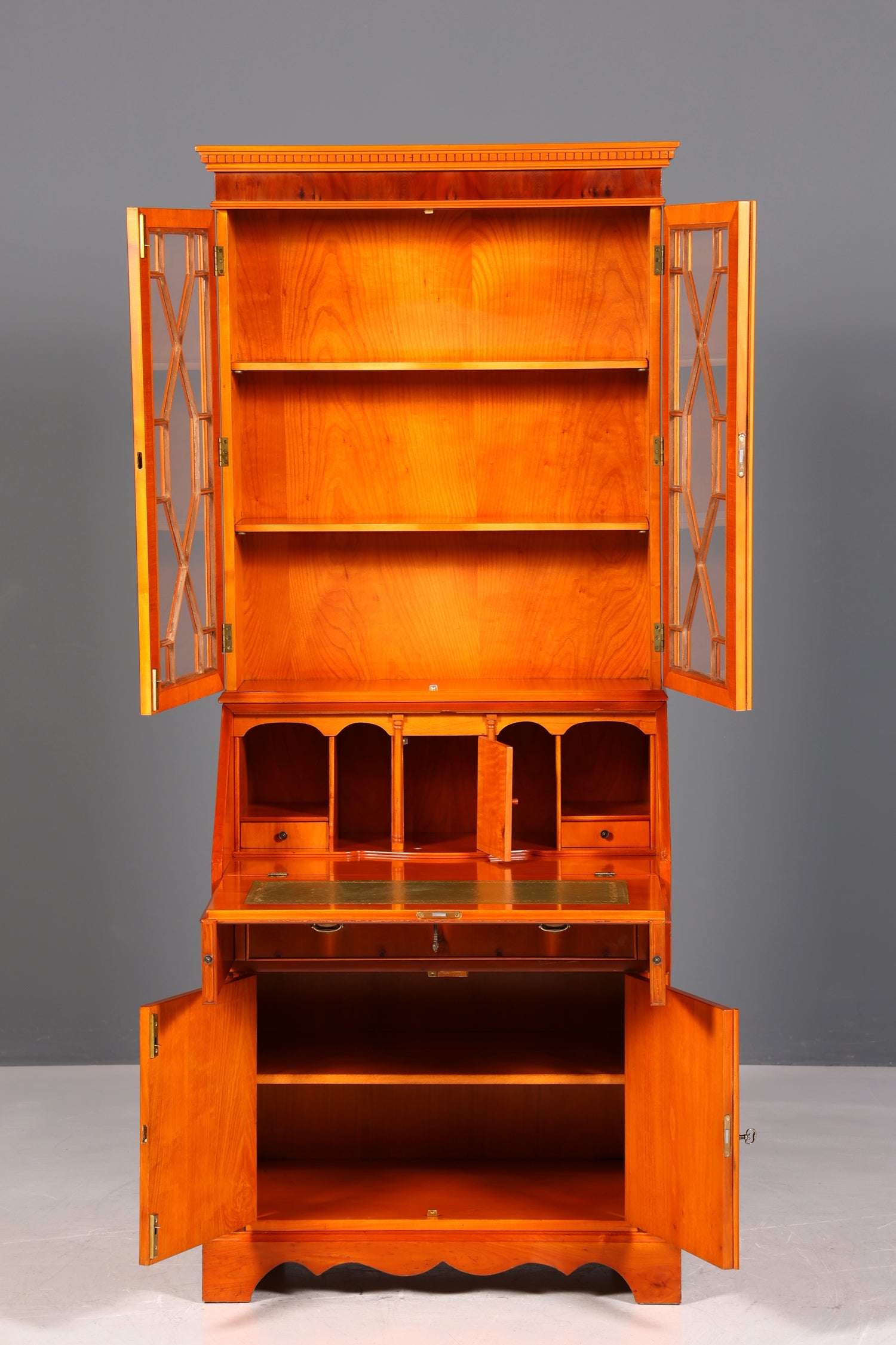 Stilvoller Englischer Sekretär Büro Aufsatzsekretär Eibe Antik Stil echt Lederauflage Vitrinen Schrank UK