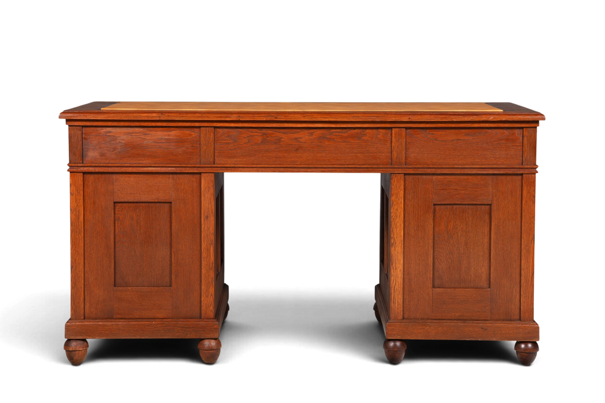Hauptstadt Möblerei Jugendstil Schreibtisch aus massiver Eiche im Gründerzeit-Stil mit warmer Holzmaserung