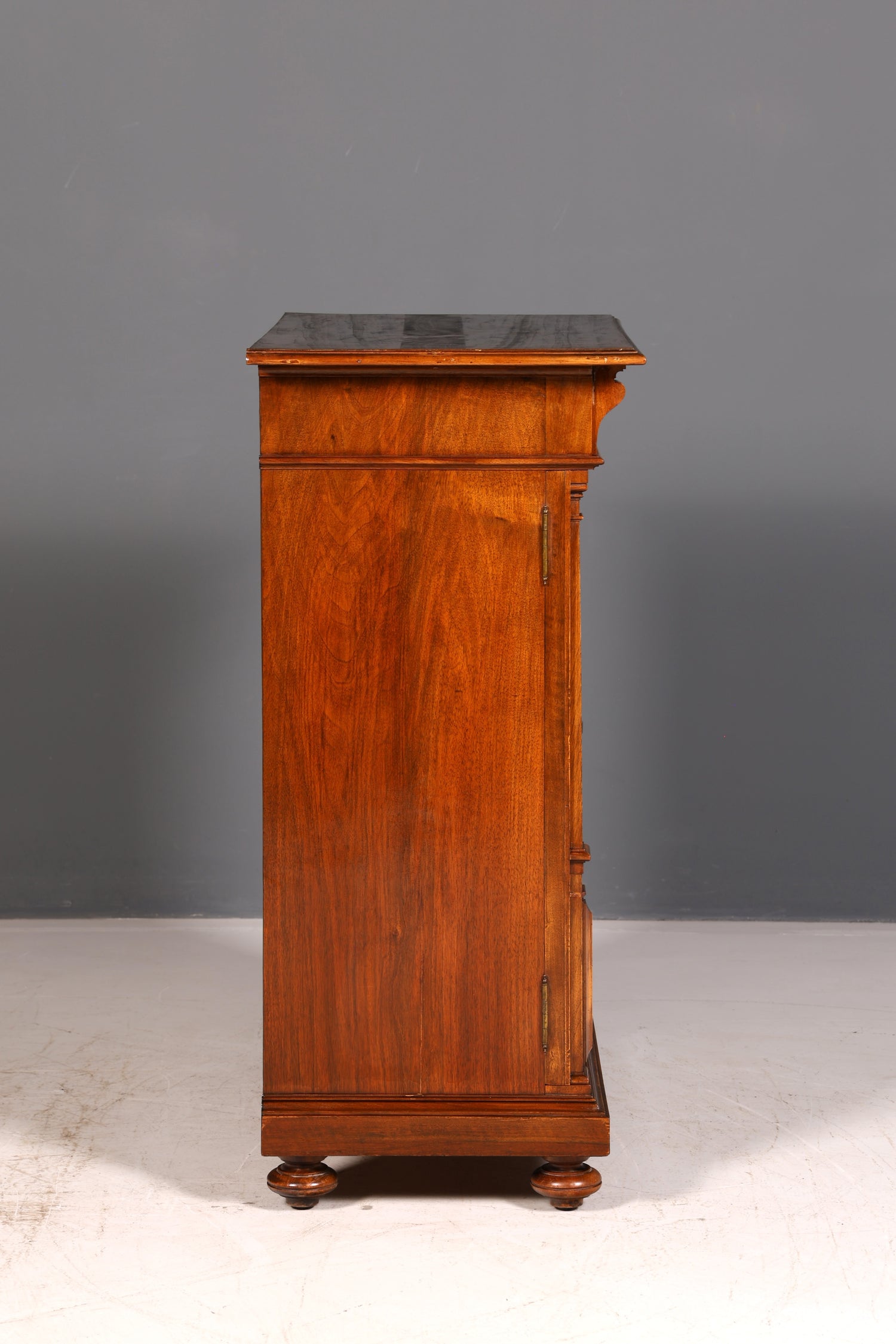 Edle Gründerzeit Vitrine um 1880 Schrank Antik Jugendstil Nussbaum Bücherschrank Buffet Vintage