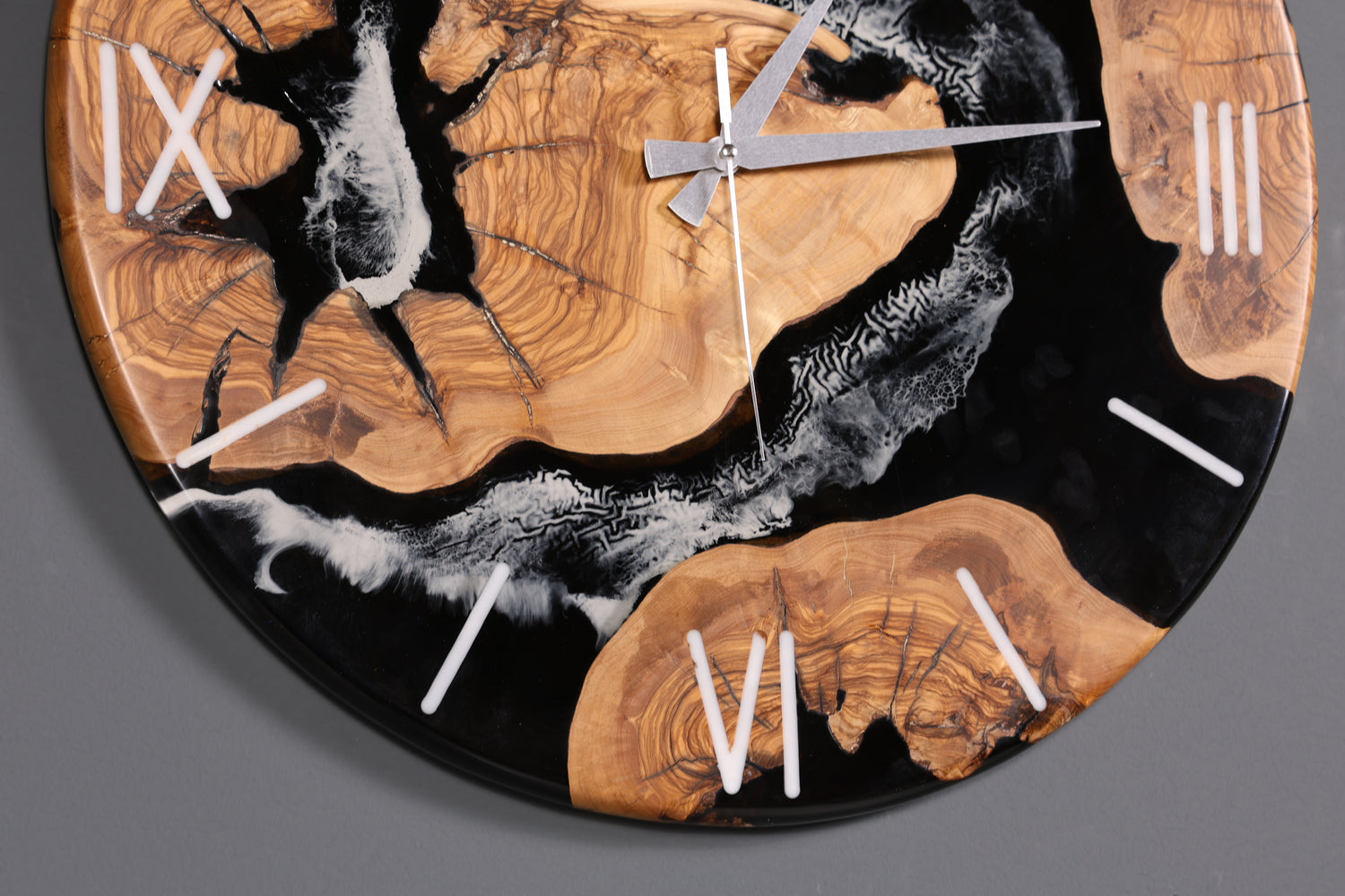 Beeindruckende Handgefertigte XXL Epoxidharz Uhr Olivenbaum Wanduhr Epoxy Analog Uhr