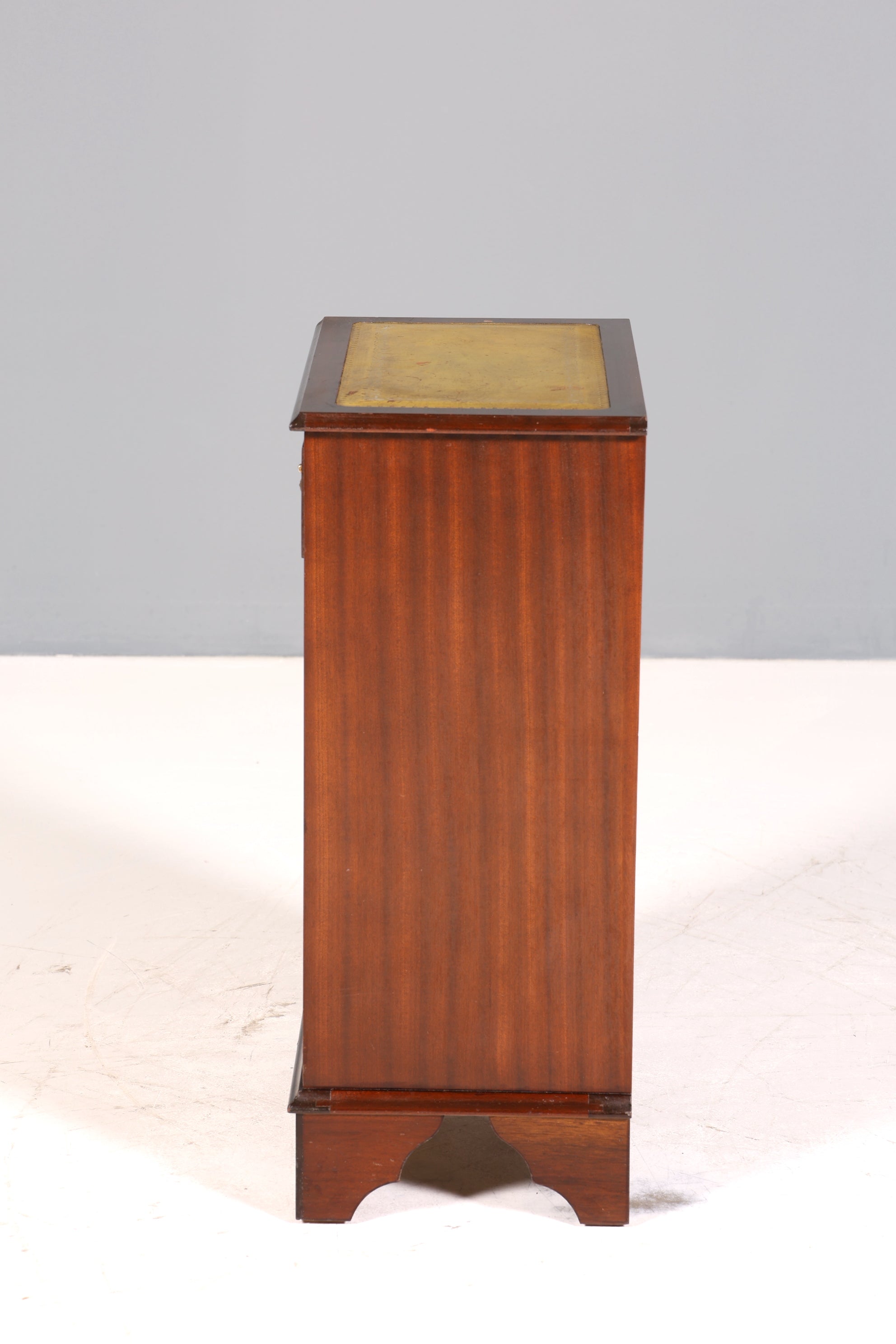 Wunderschönes Englisches Regal Englisch Bücherregal Kommode echt Lederauflage Ablagetisch Nachttisch