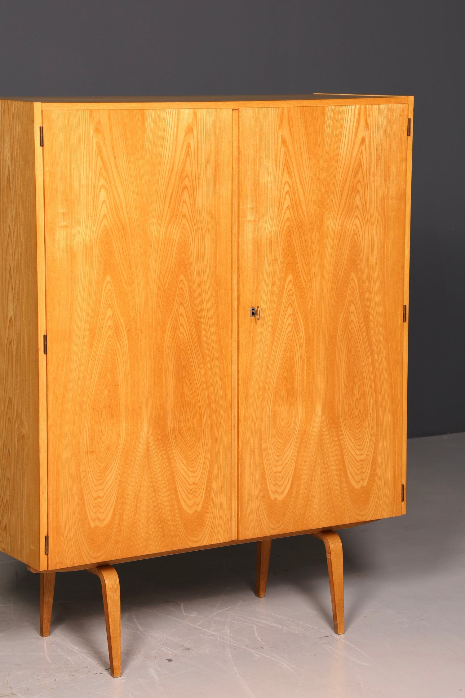 Wunderschöner Hellerau Schrank Modell 427 Mid Century Vintage Aktenschrank Highboard Vertiko Wäscheschrank
