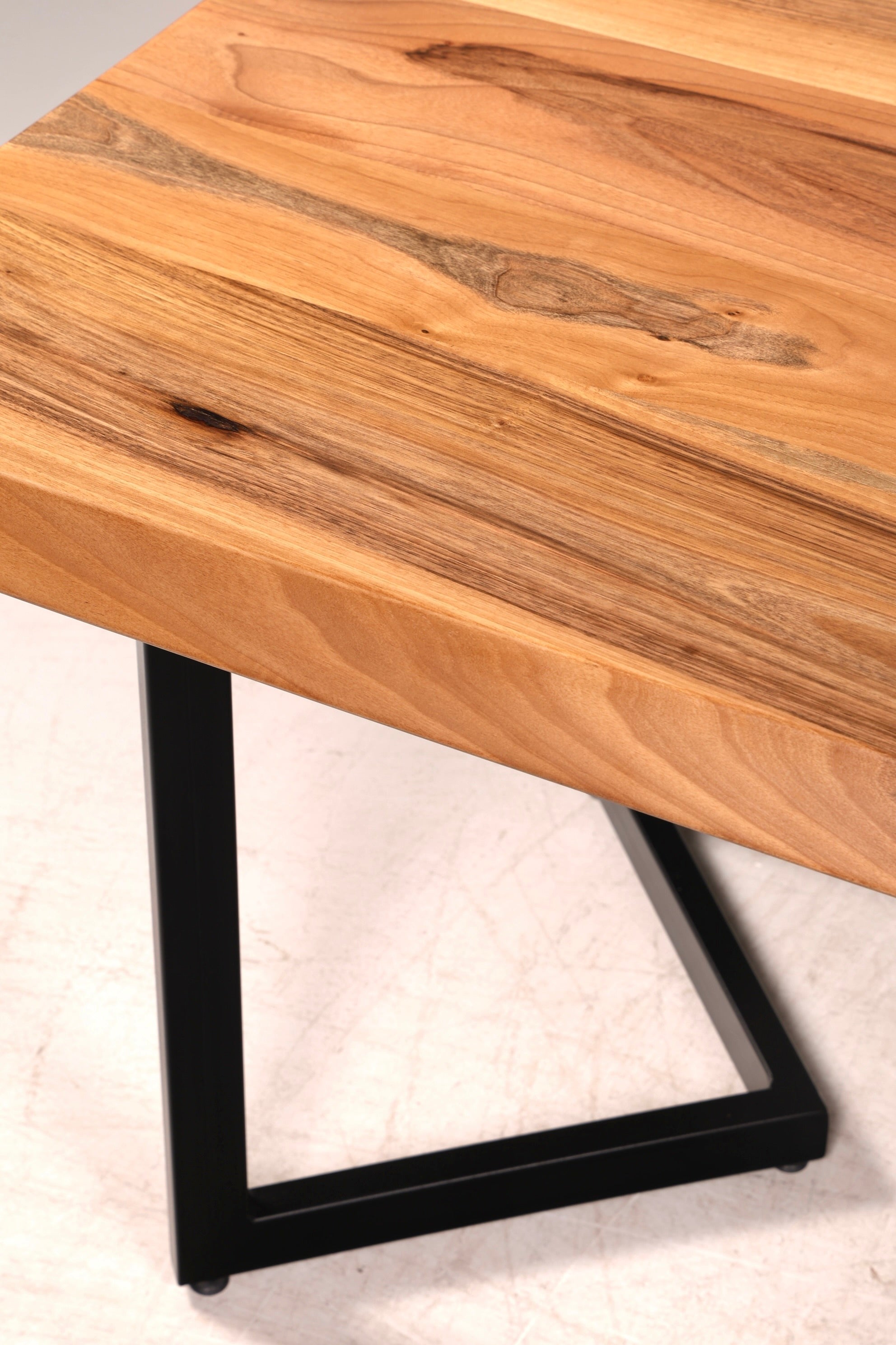 Traumhafter Nussbaum Tisch 220cm-95cm Esszimmer Tisch Baumkanten Platte massiv Holz Küchentisch