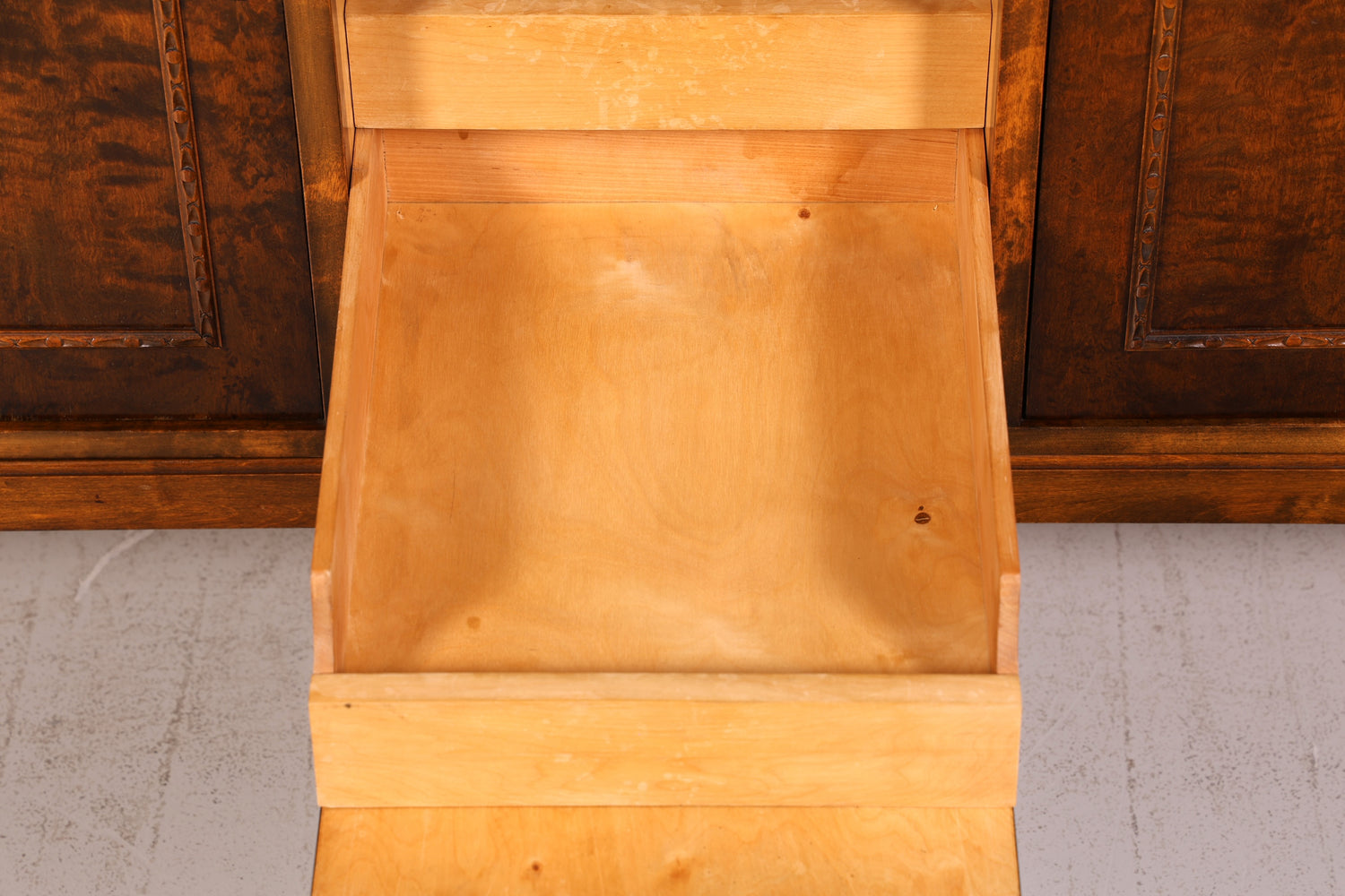 Wunderschönes Original Art Deco Sideboard Antik Schrank TV Kommode um 1930 Designklassiker