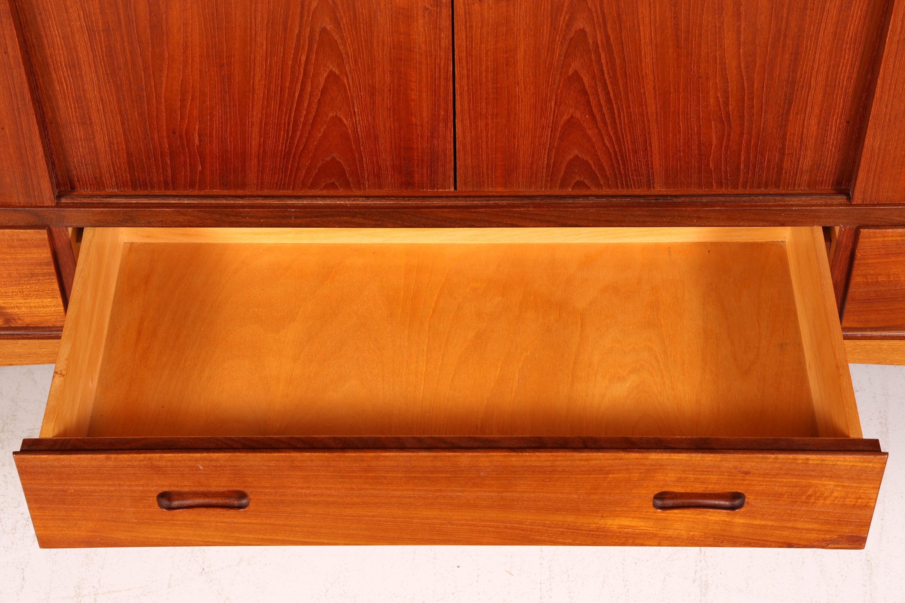 Wunderschönes Mid Century Highboard Vintage Schrank Retro Sideboard Danish Design Teak Holz Kommode