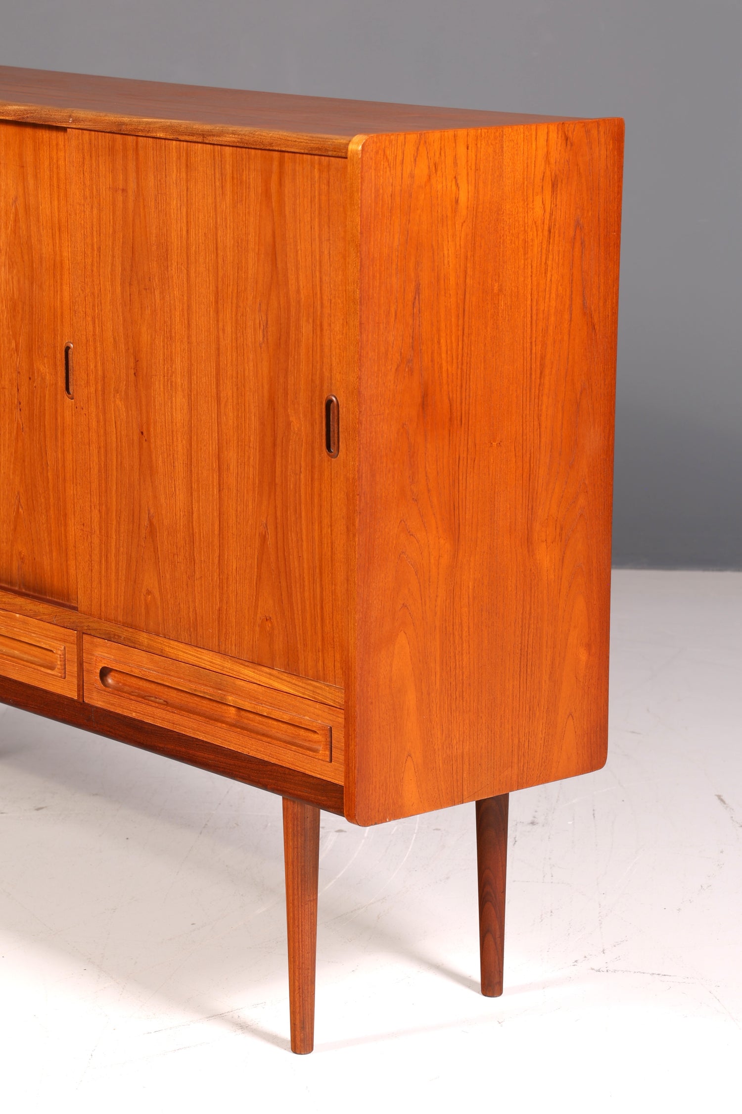 Stilvolles Mid Century Highboard Teak Holz Danish Design Sideboard Schrank Vintage Kommode Skandinavisch