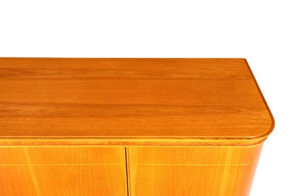 Hauptstadt Möblerei Mid Century Highboard aus massivem Holz mit abgerundeter Kante und schöner Maserung