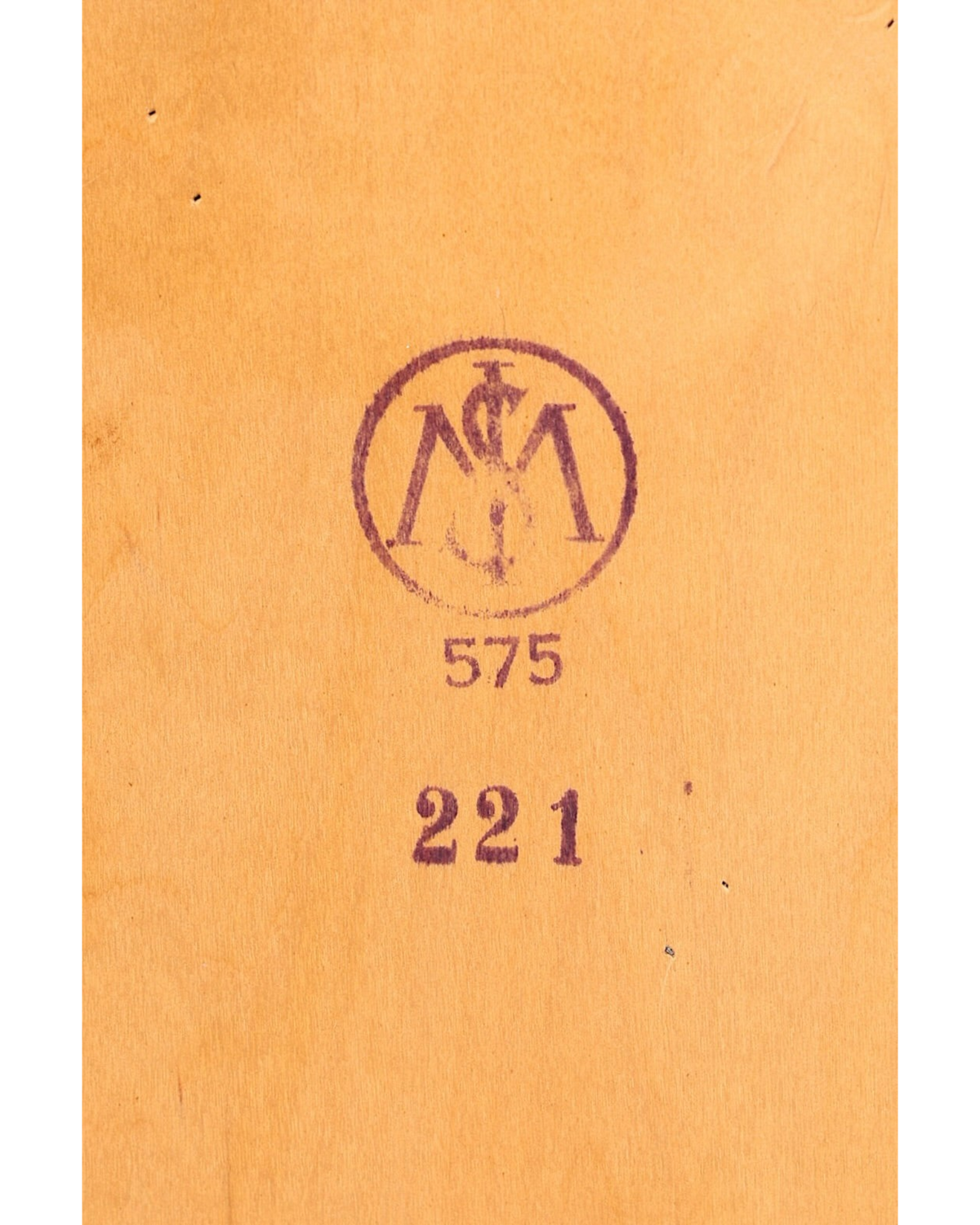 Hauptstadt Möblerei Mid Century Highboard Stempel mit Logo und Nummern auf heller Holzoberfläche