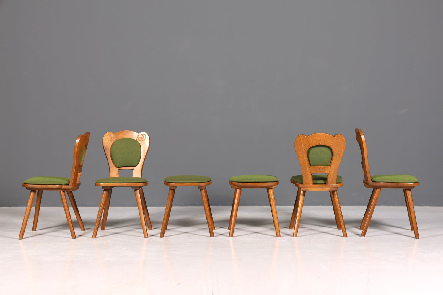 4x Simple country-style chairs with two stools, retro chair set, antique style oak, kitchen chairs, farmhouse chairs, dining room chairs