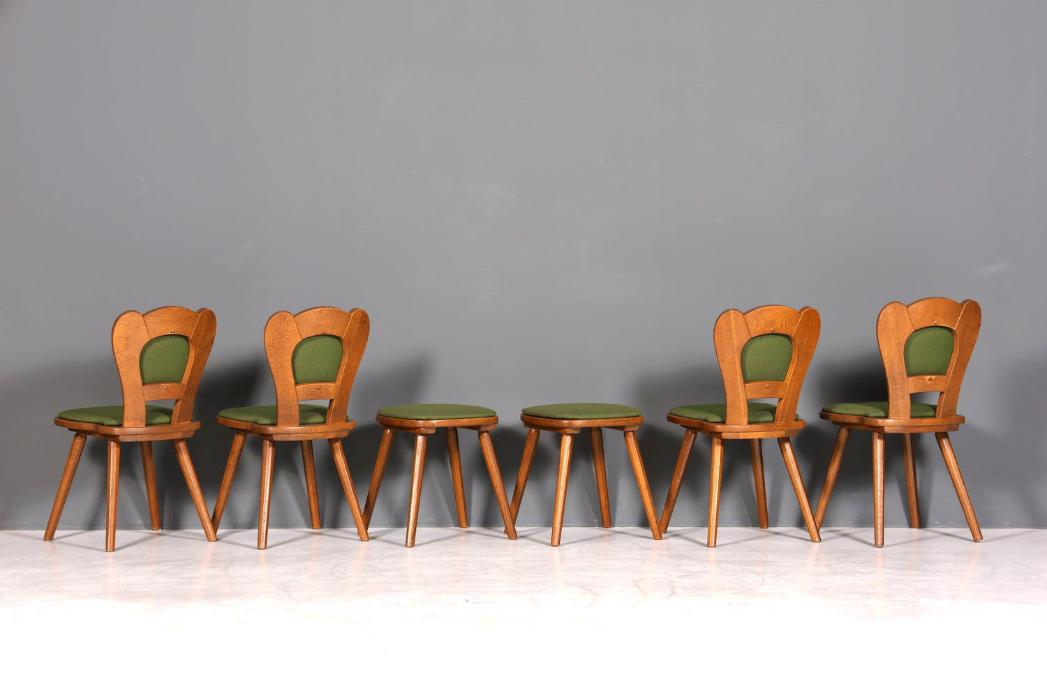 4x Simple country-style chairs with two stools, retro chair set, antique style oak, kitchen chairs, farmhouse chairs, dining room chairs
