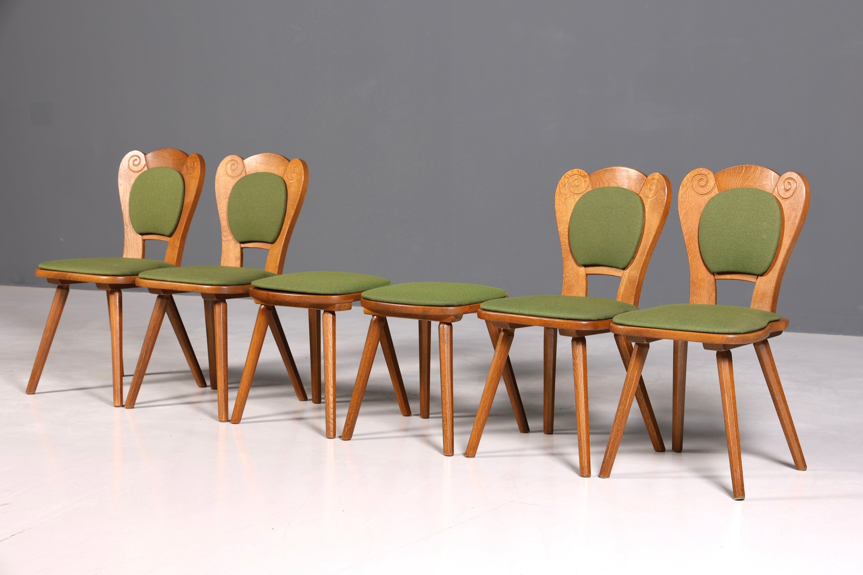 4x Simple country-style chairs with two stools, retro chair set, antique style oak, kitchen chairs, farmhouse chairs, dining room chairs